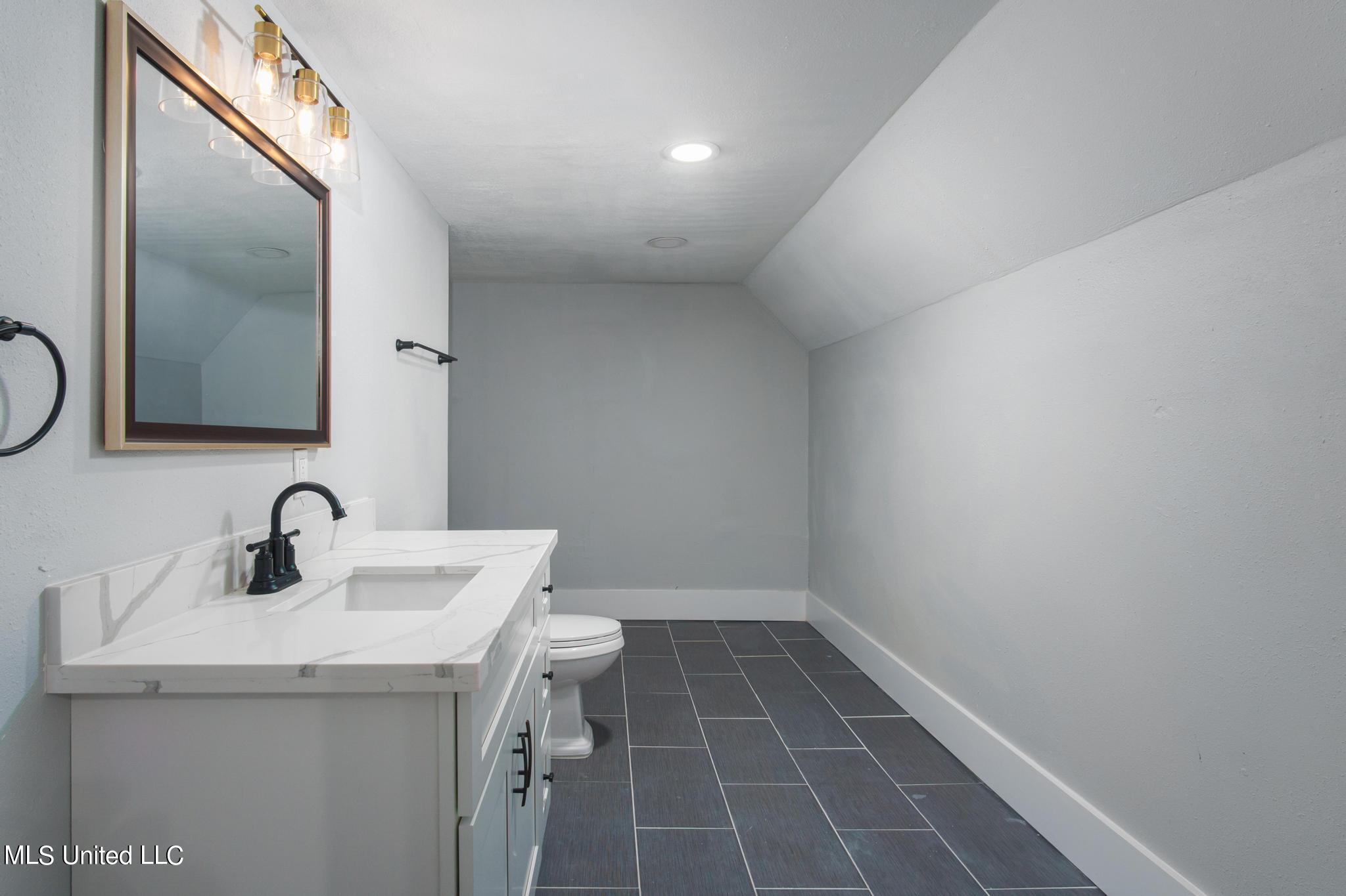 409 Southern Avenue Property Photo 21