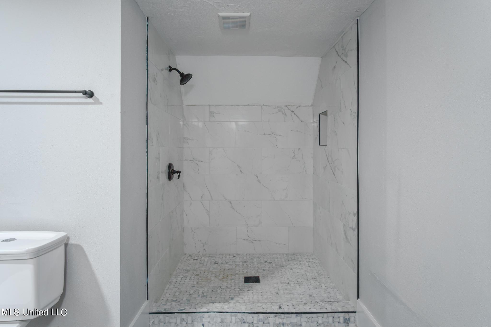 409 Southern Avenue Property Photo 22