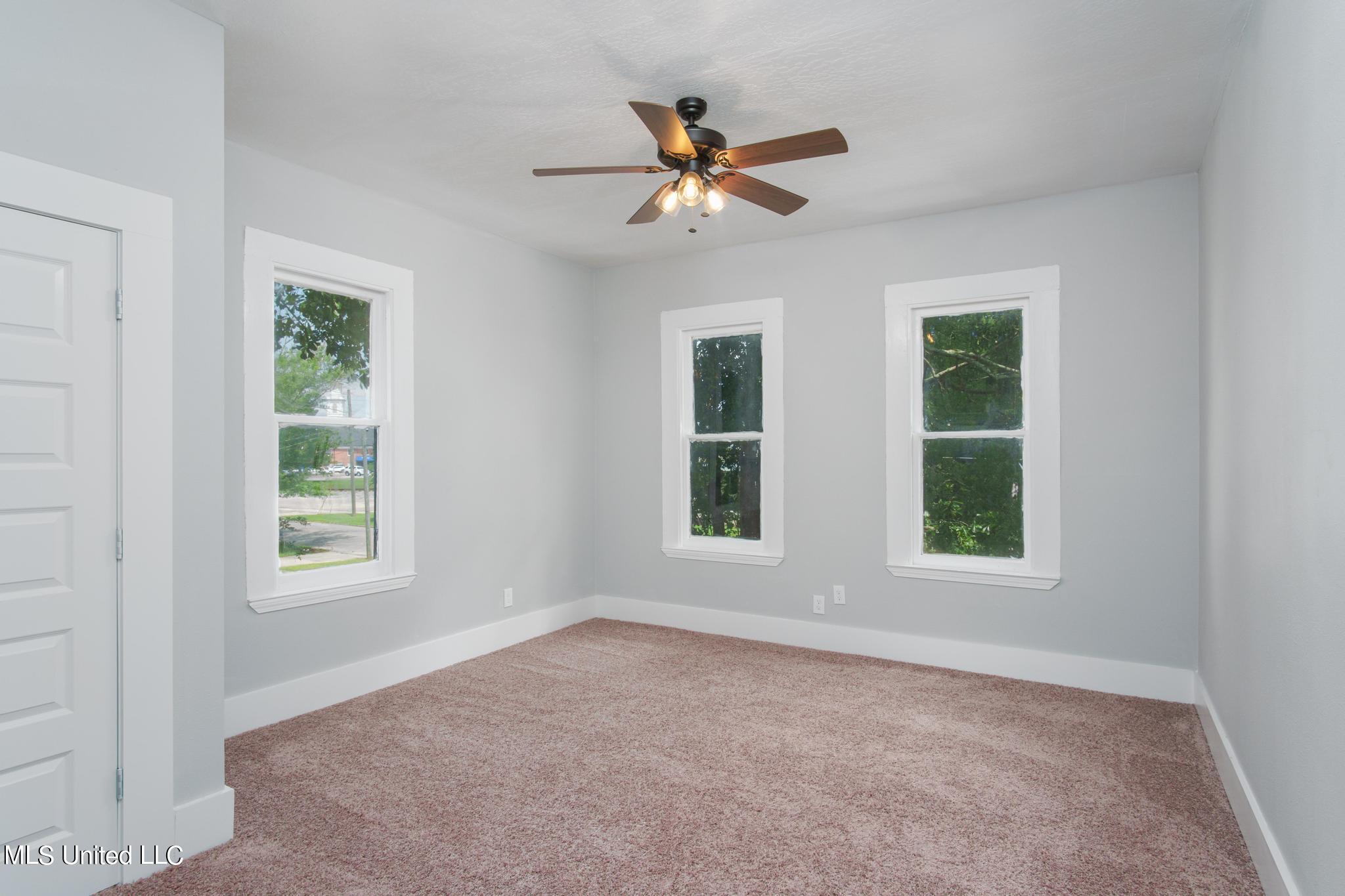 409 Southern Avenue Property Photo 23