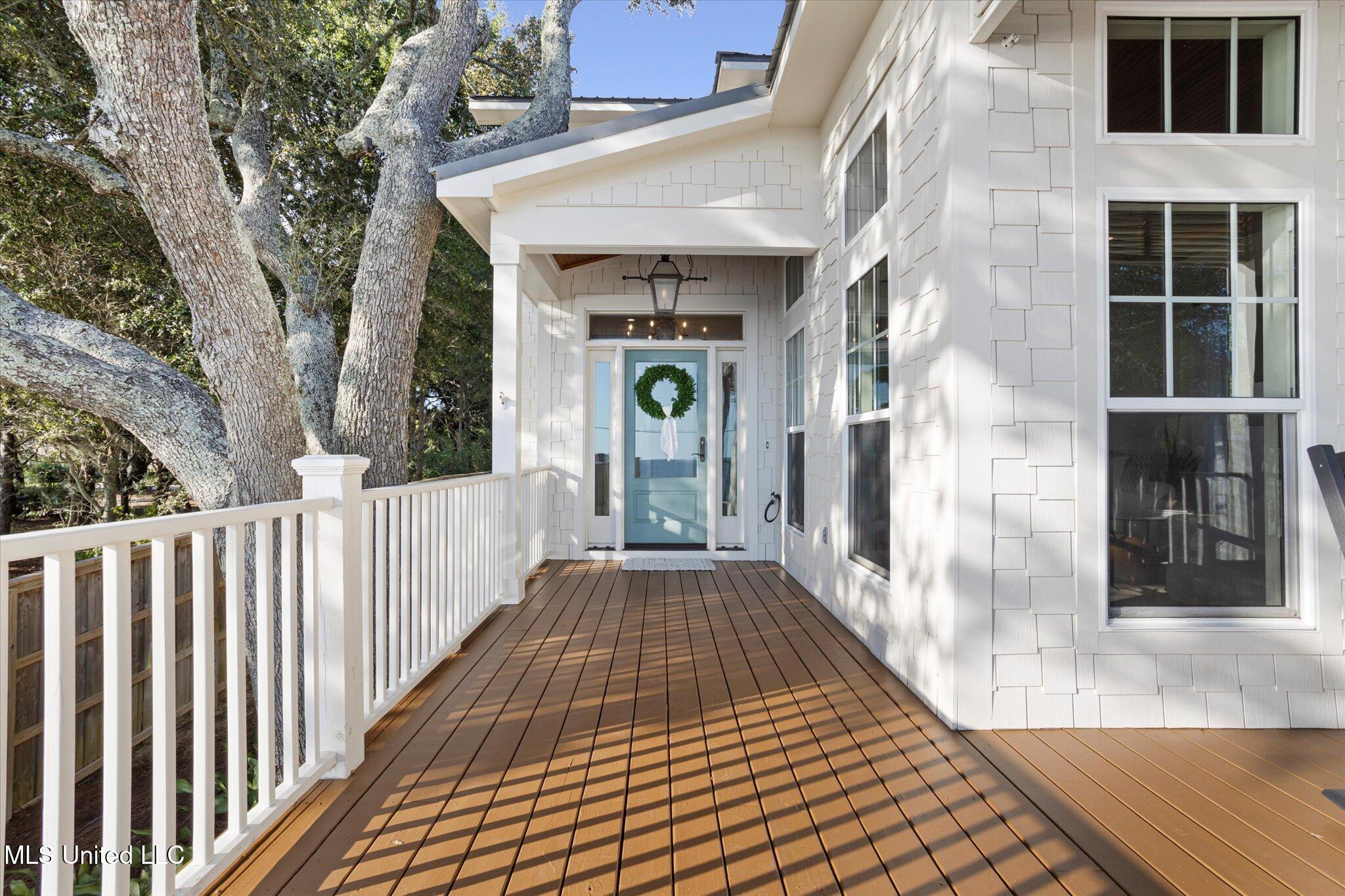 415 E Beach Drive Property Photo 7