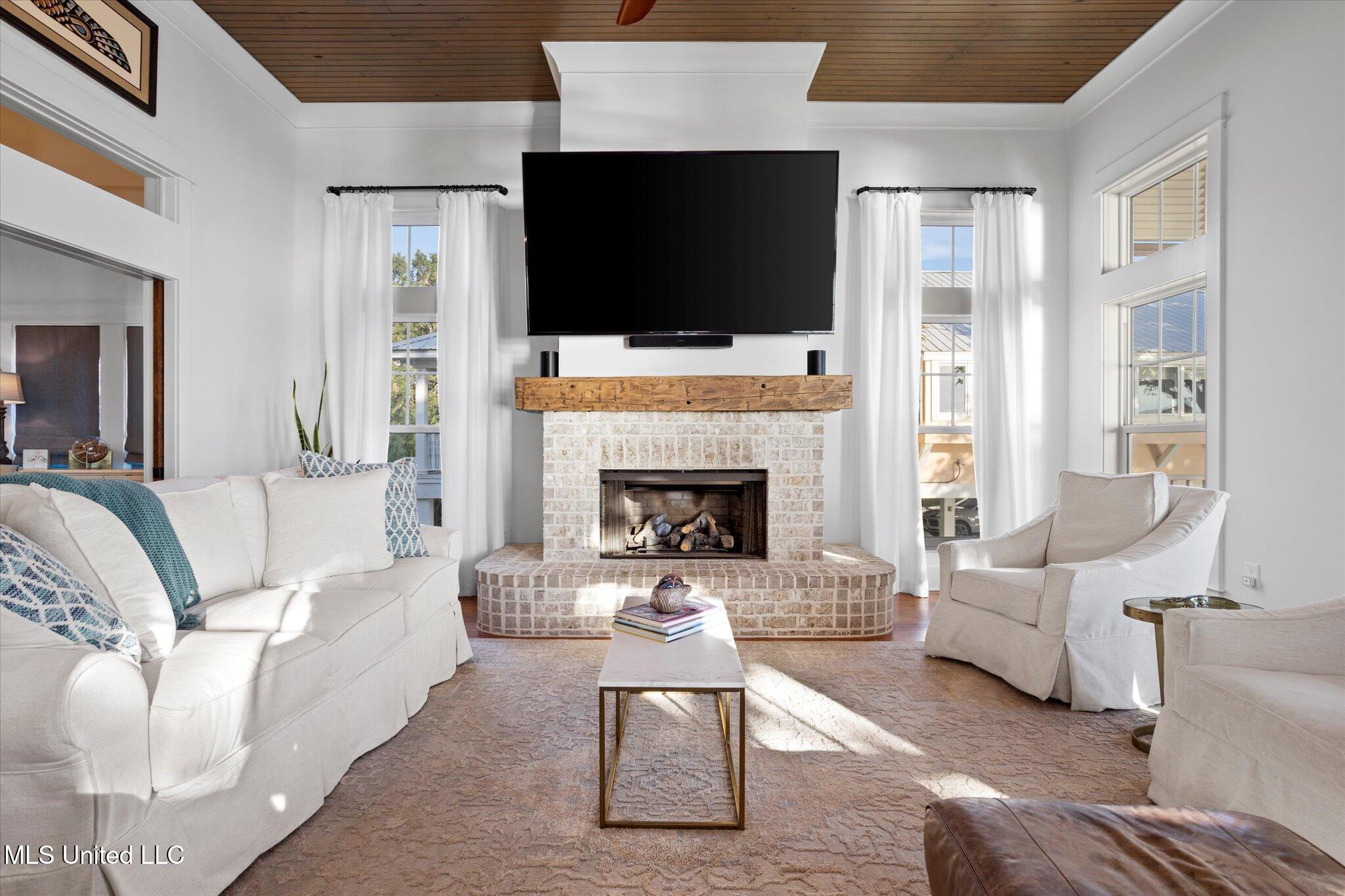 415 E Beach Drive Property Photo 13