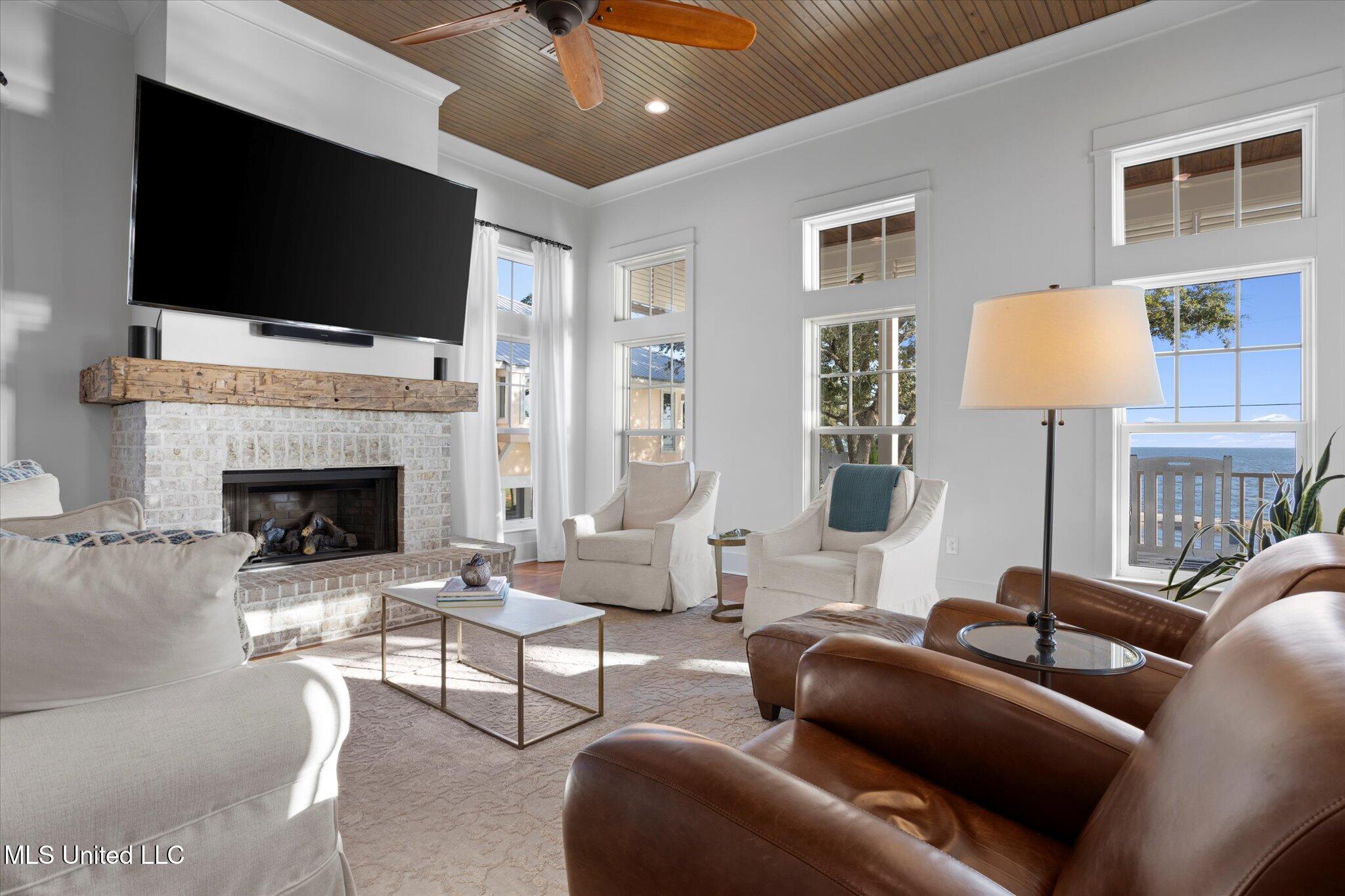 415 E Beach Drive Property Photo 14