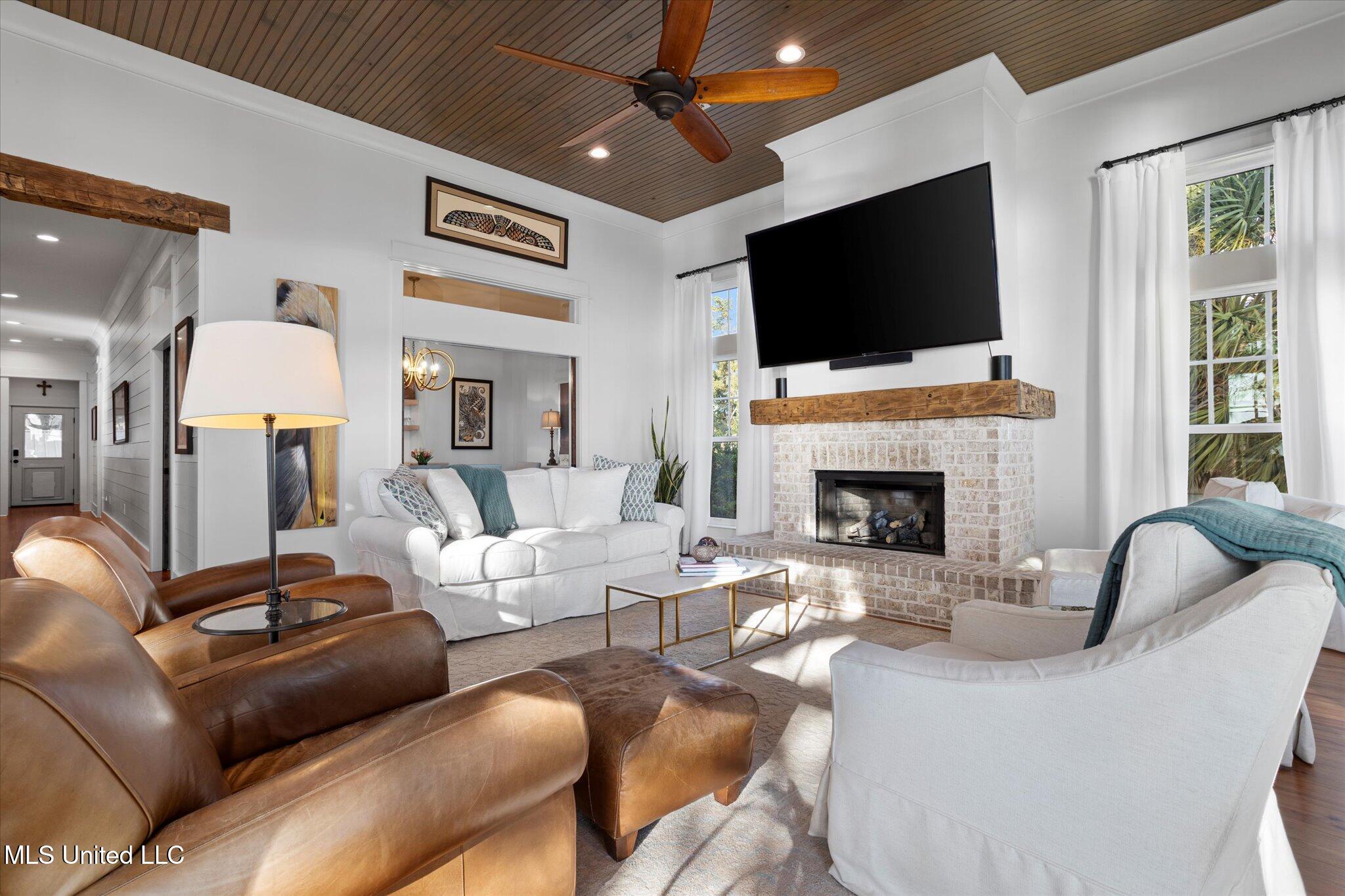 415 E Beach Drive Property Photo 19