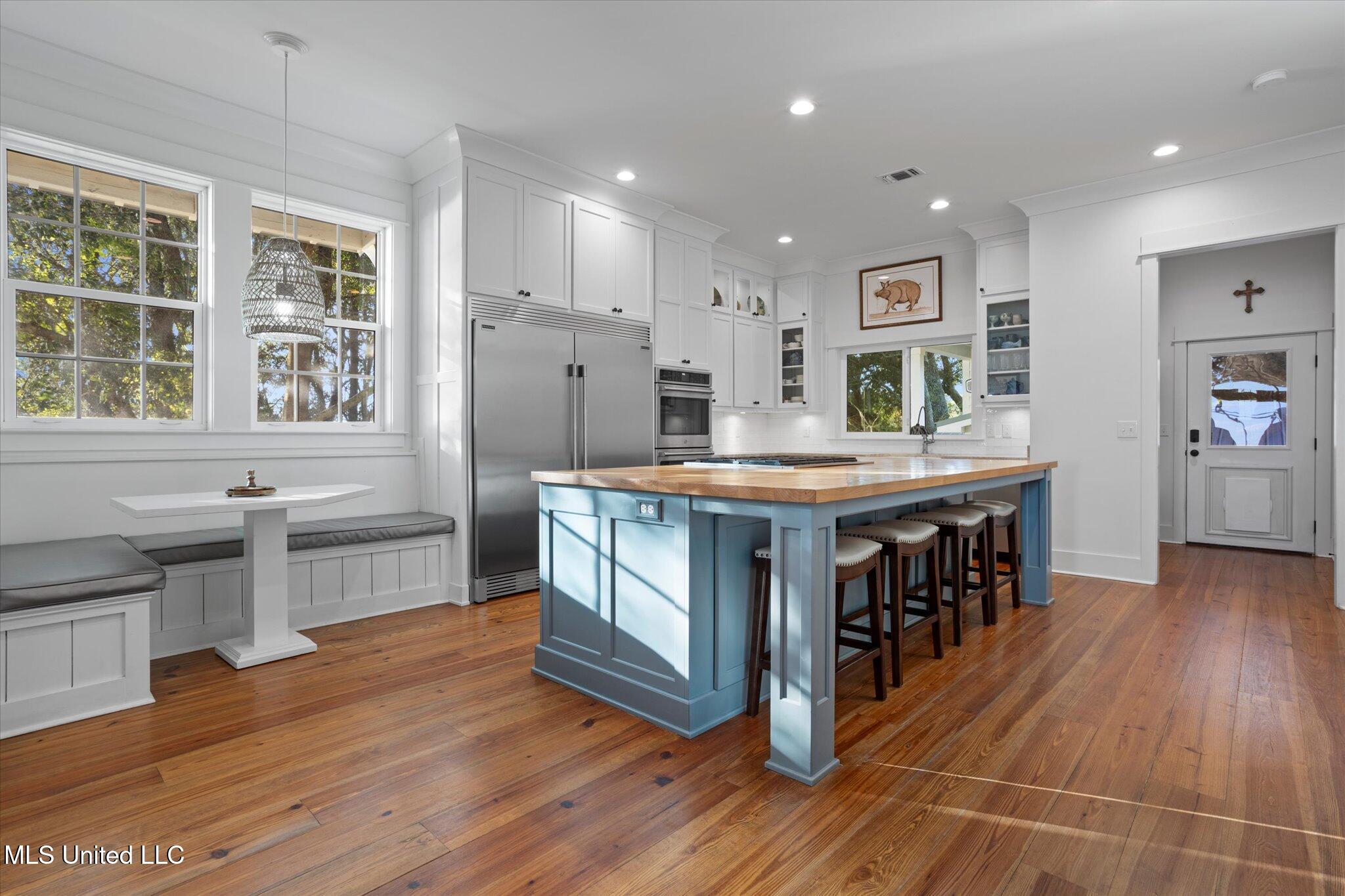 415 E Beach Drive Property Photo 24