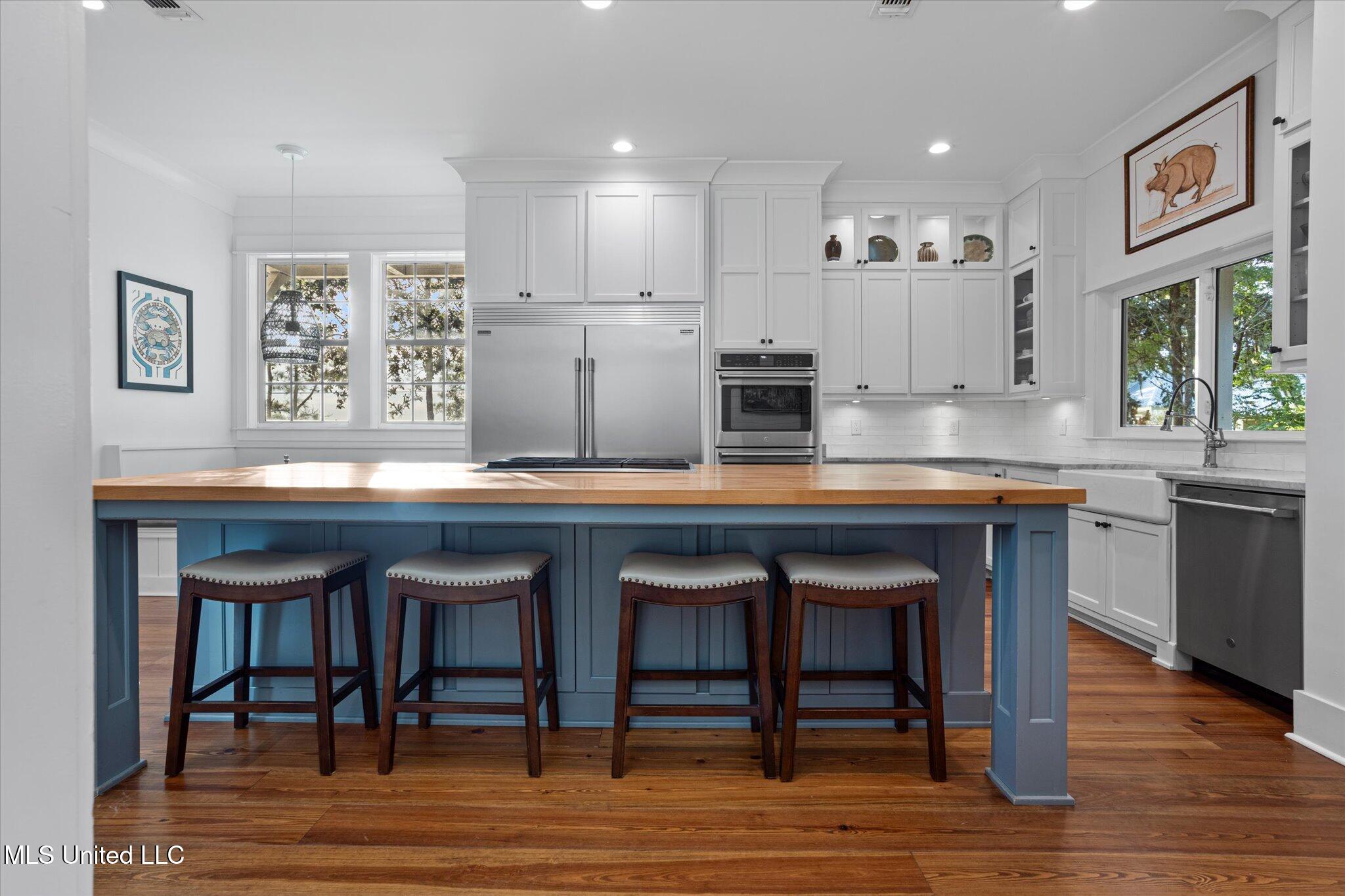 415 E Beach Drive Property Photo 26