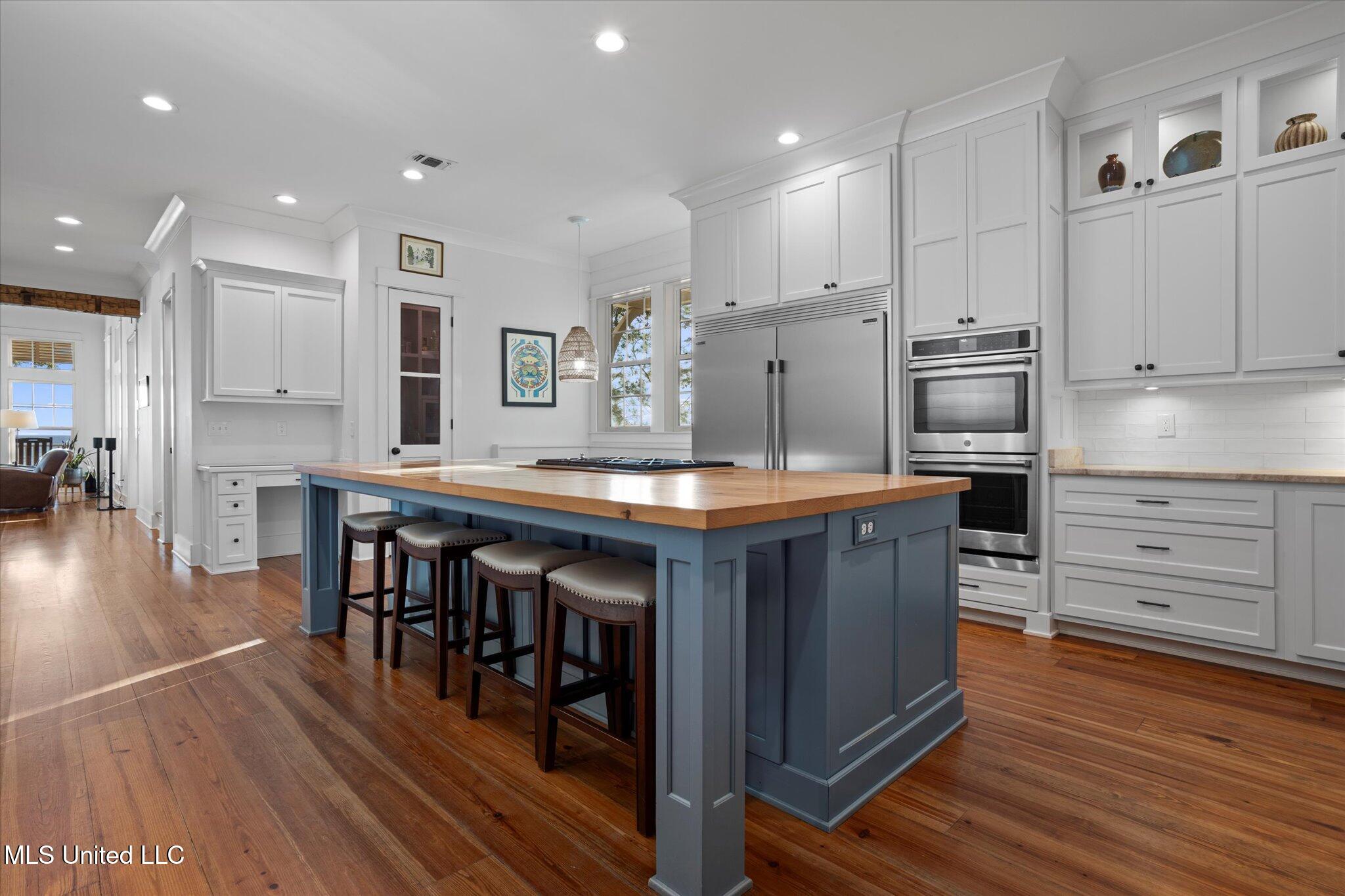 415 E Beach Drive Property Photo 27