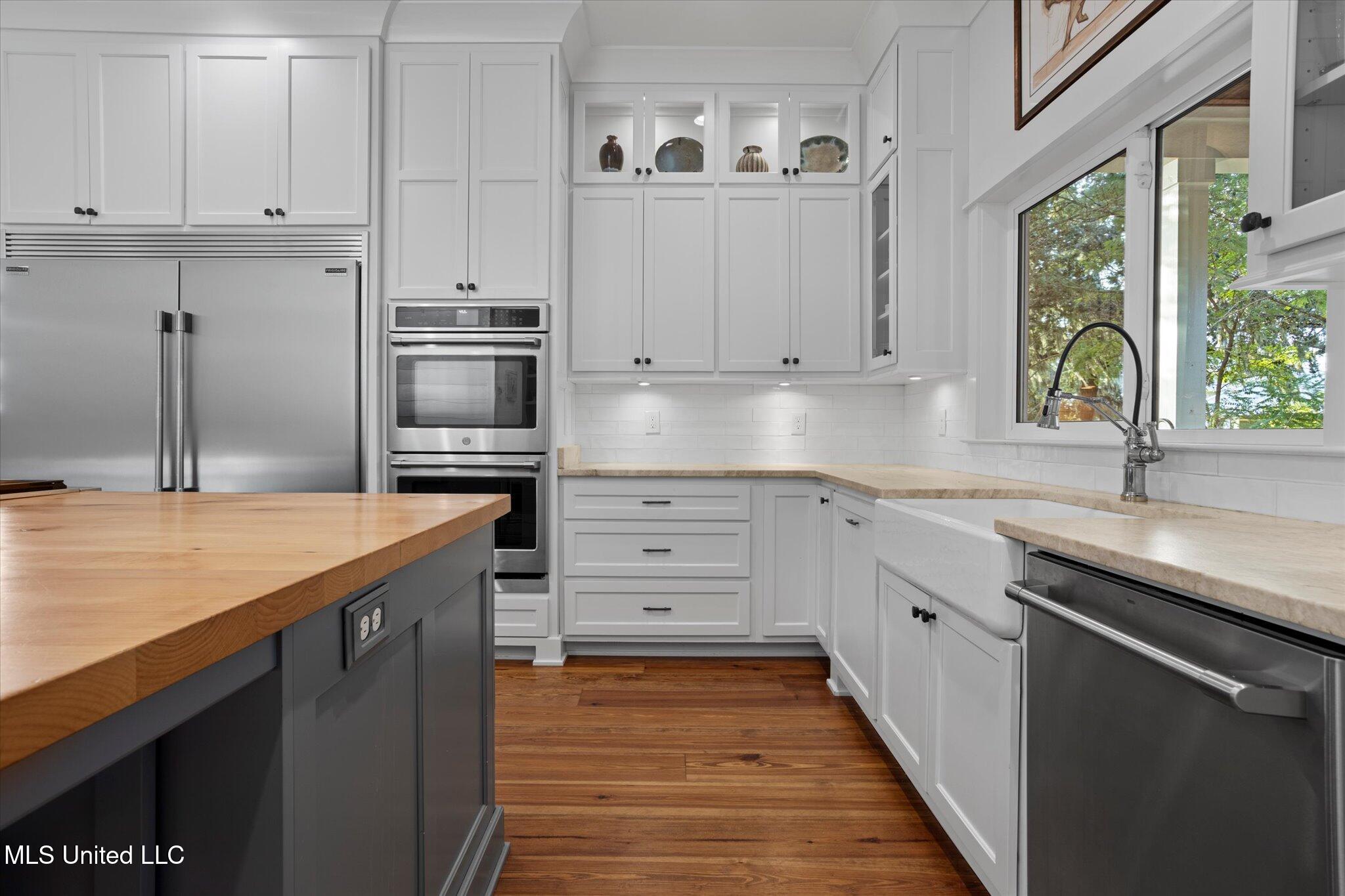 415 E Beach Drive Property Photo 28