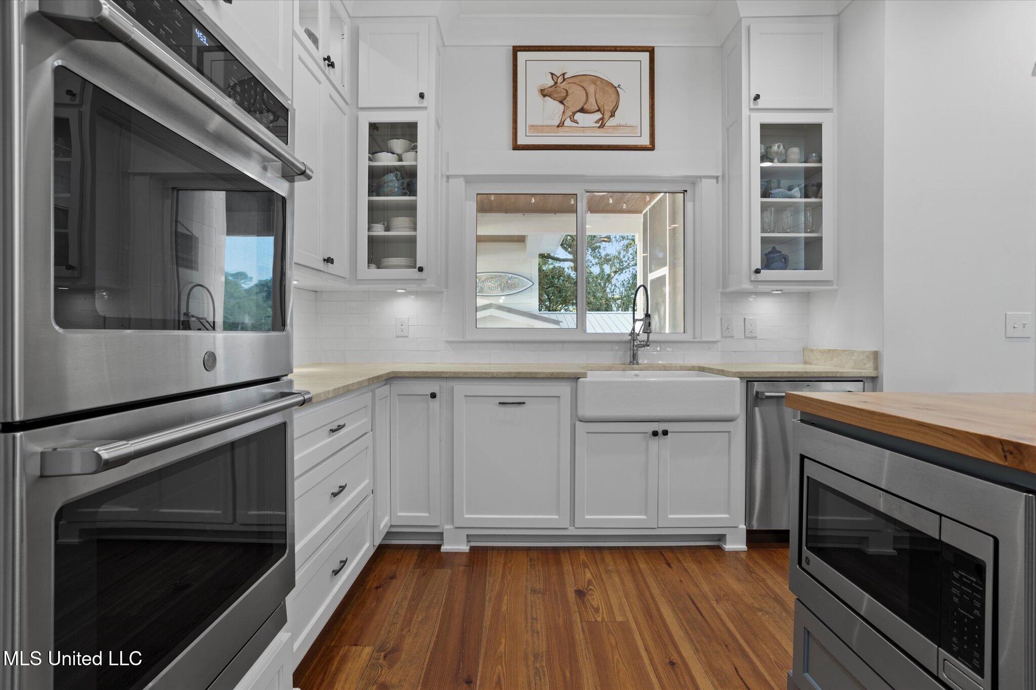 415 E Beach Drive Property Photo 29