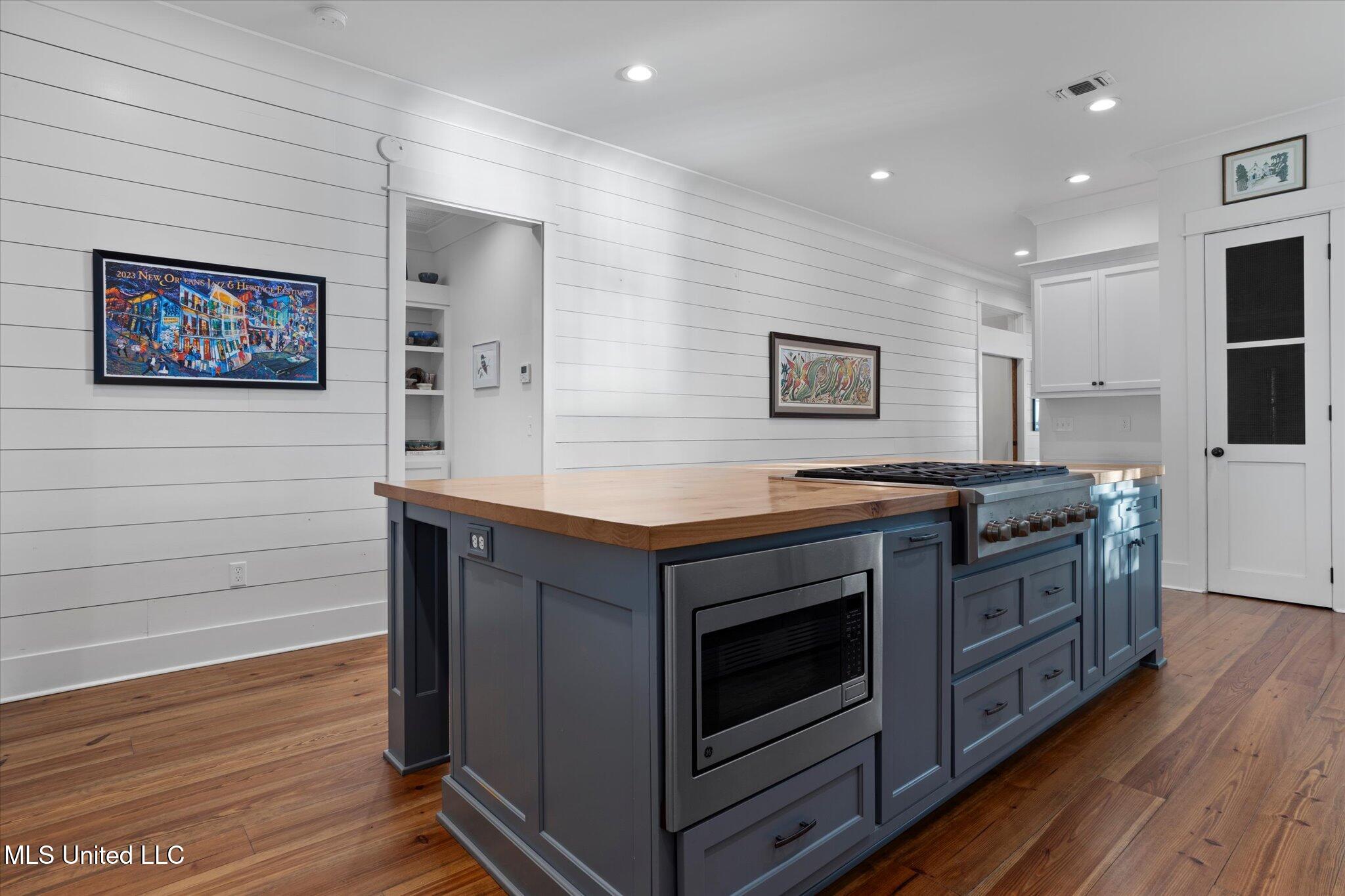 415 E Beach Drive Property Photo 30