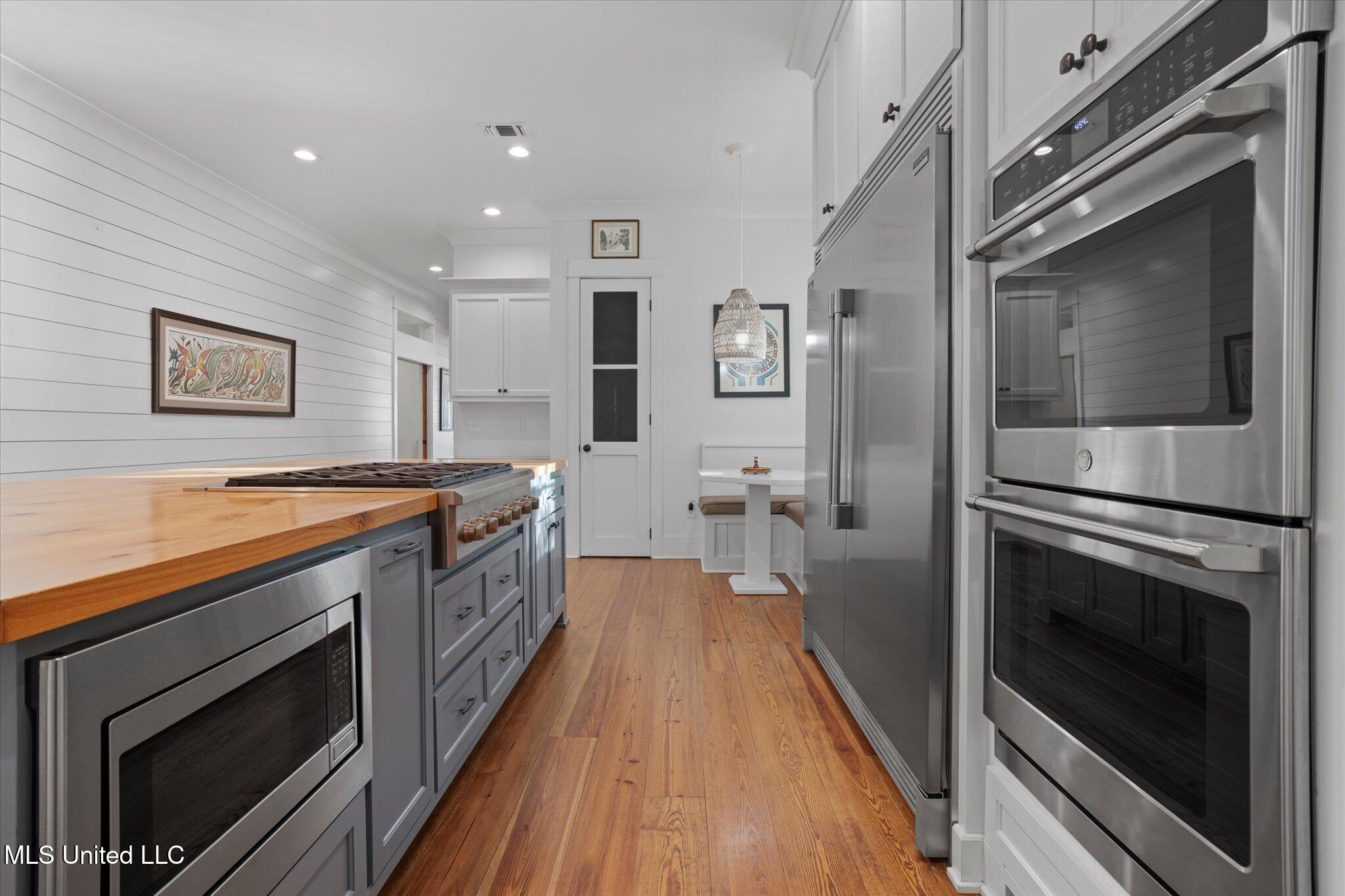 415 E Beach Drive Property Photo 31