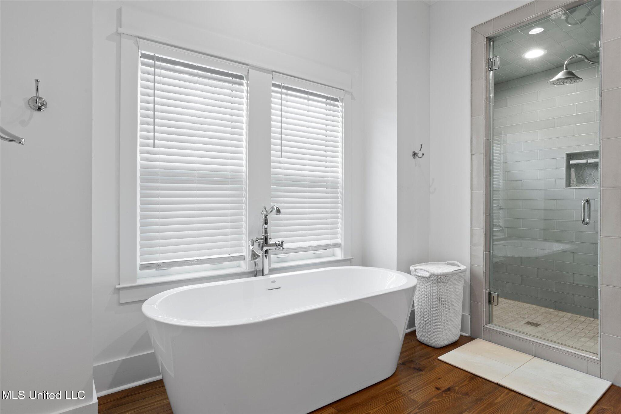 415 E Beach Drive Property Photo 39