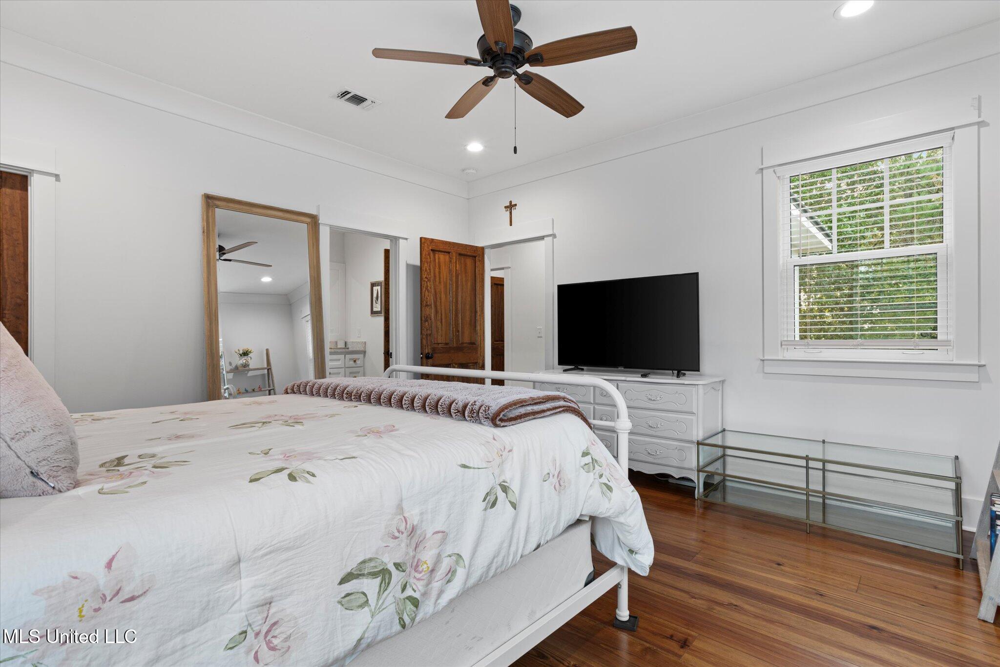 415 E Beach Drive Property Photo 54