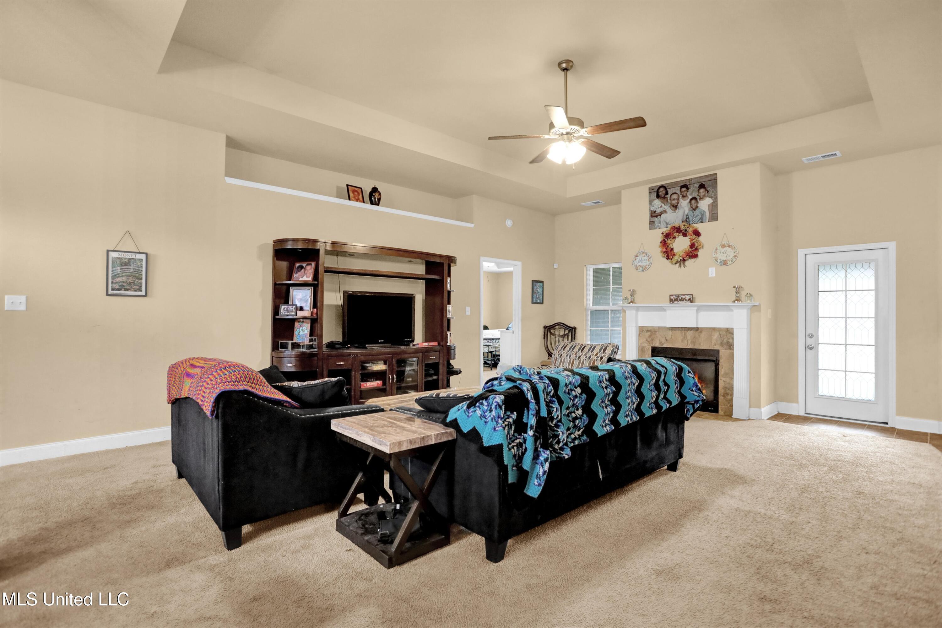 8699 N Courtly Circle Property Photo 2