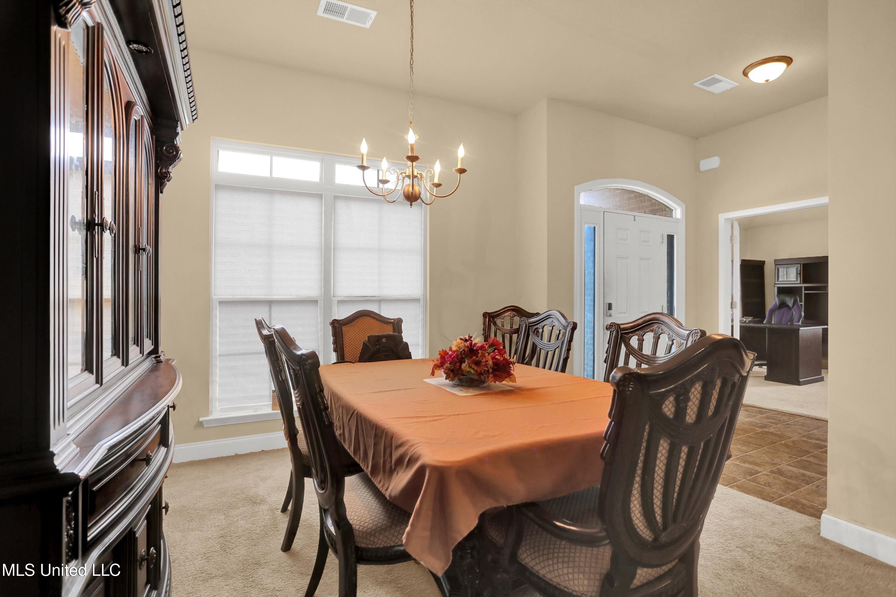 8699 N Courtly Circle Property Photo 3