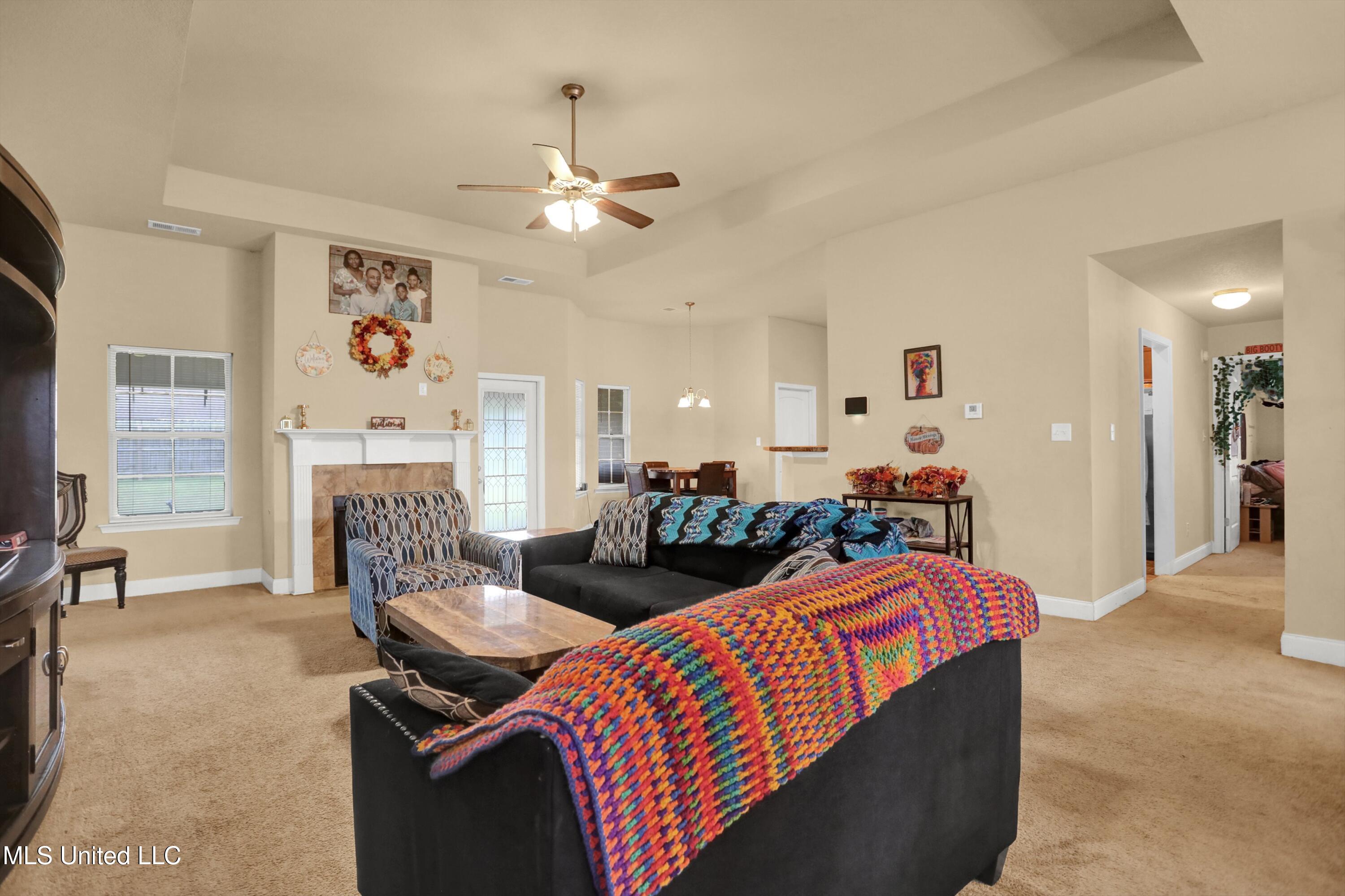 8699 N Courtly Circle Property Photo 4