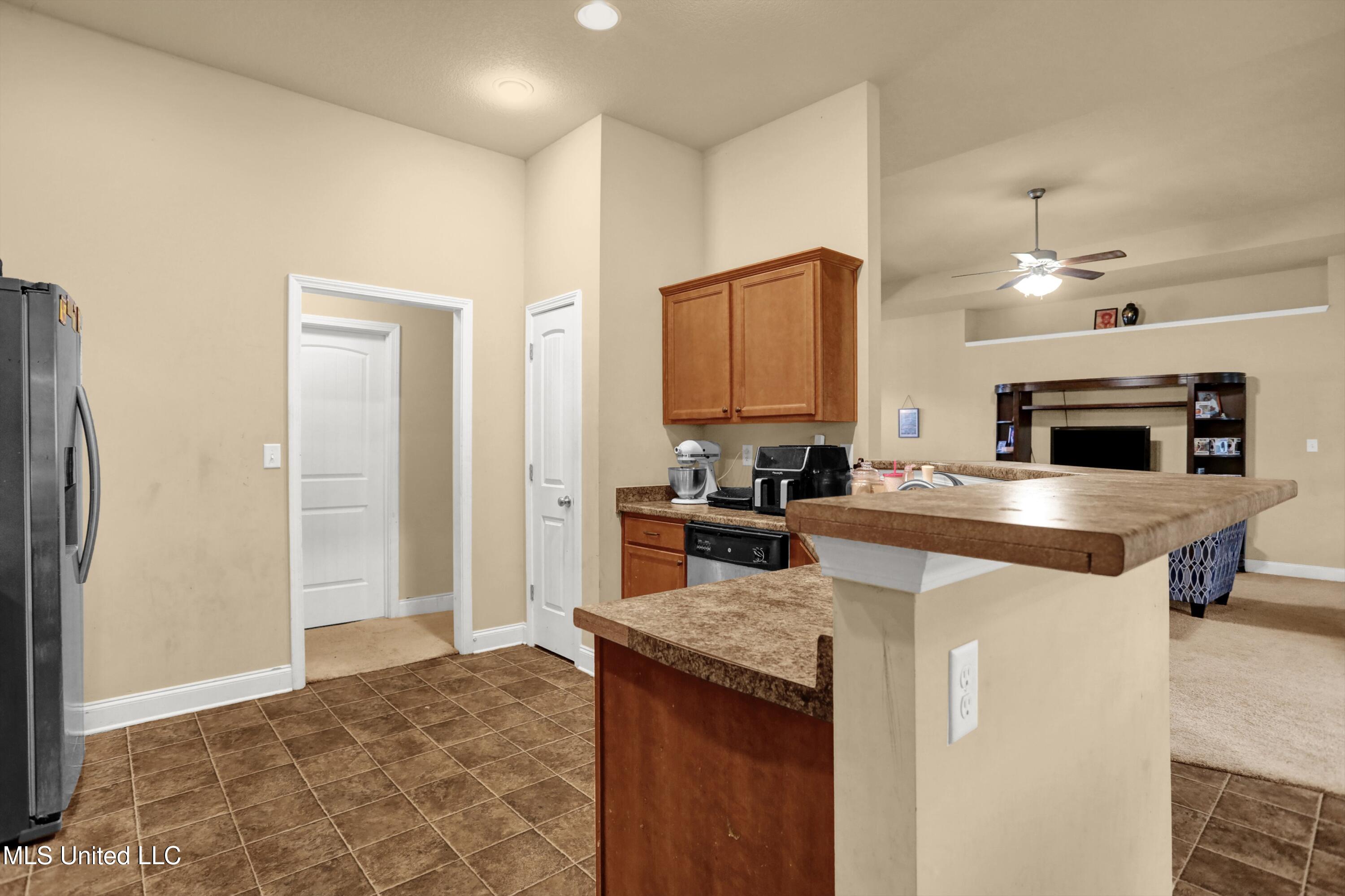 8699 N Courtly Circle Property Photo 5