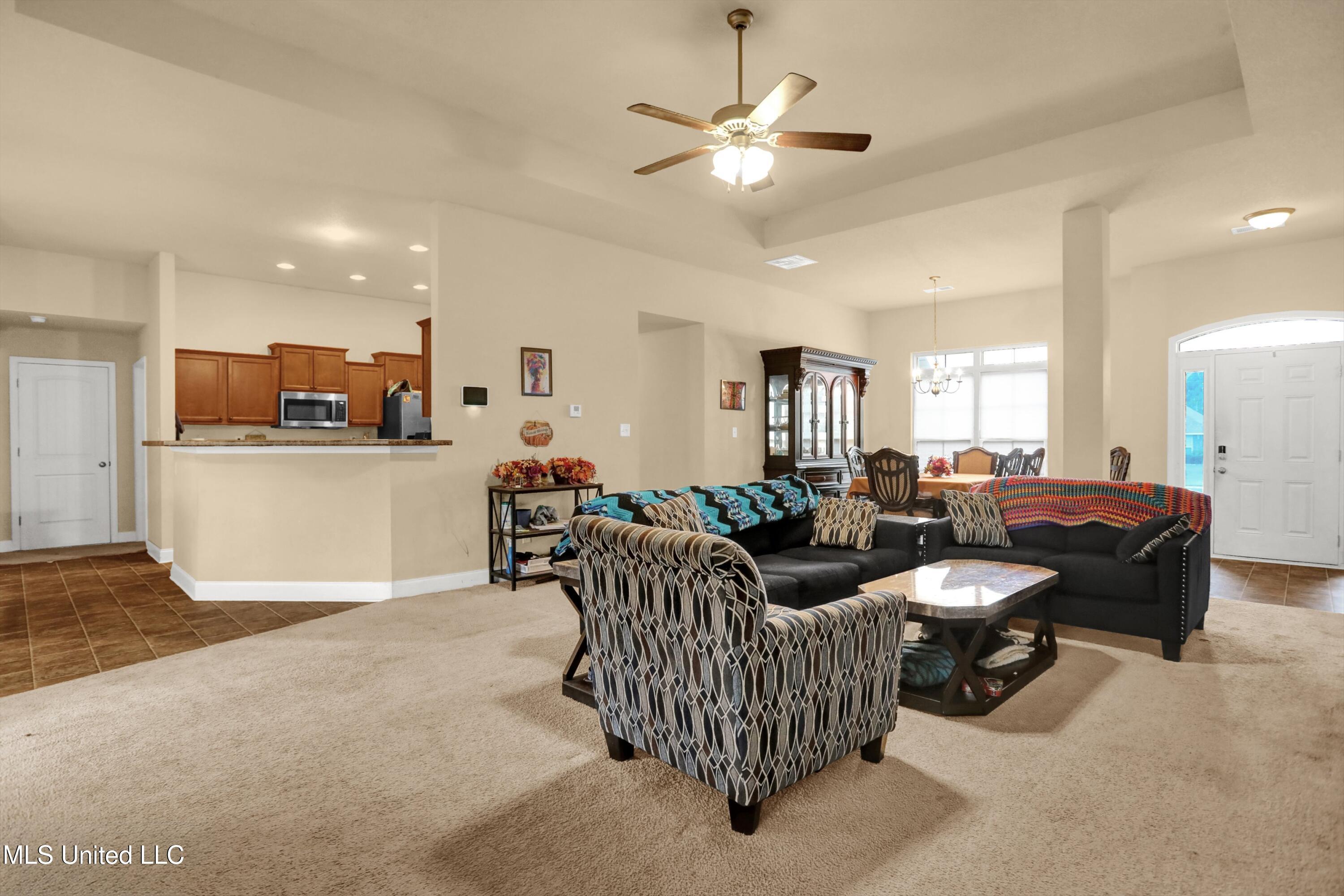 8699 N Courtly Circle Property Photo 7