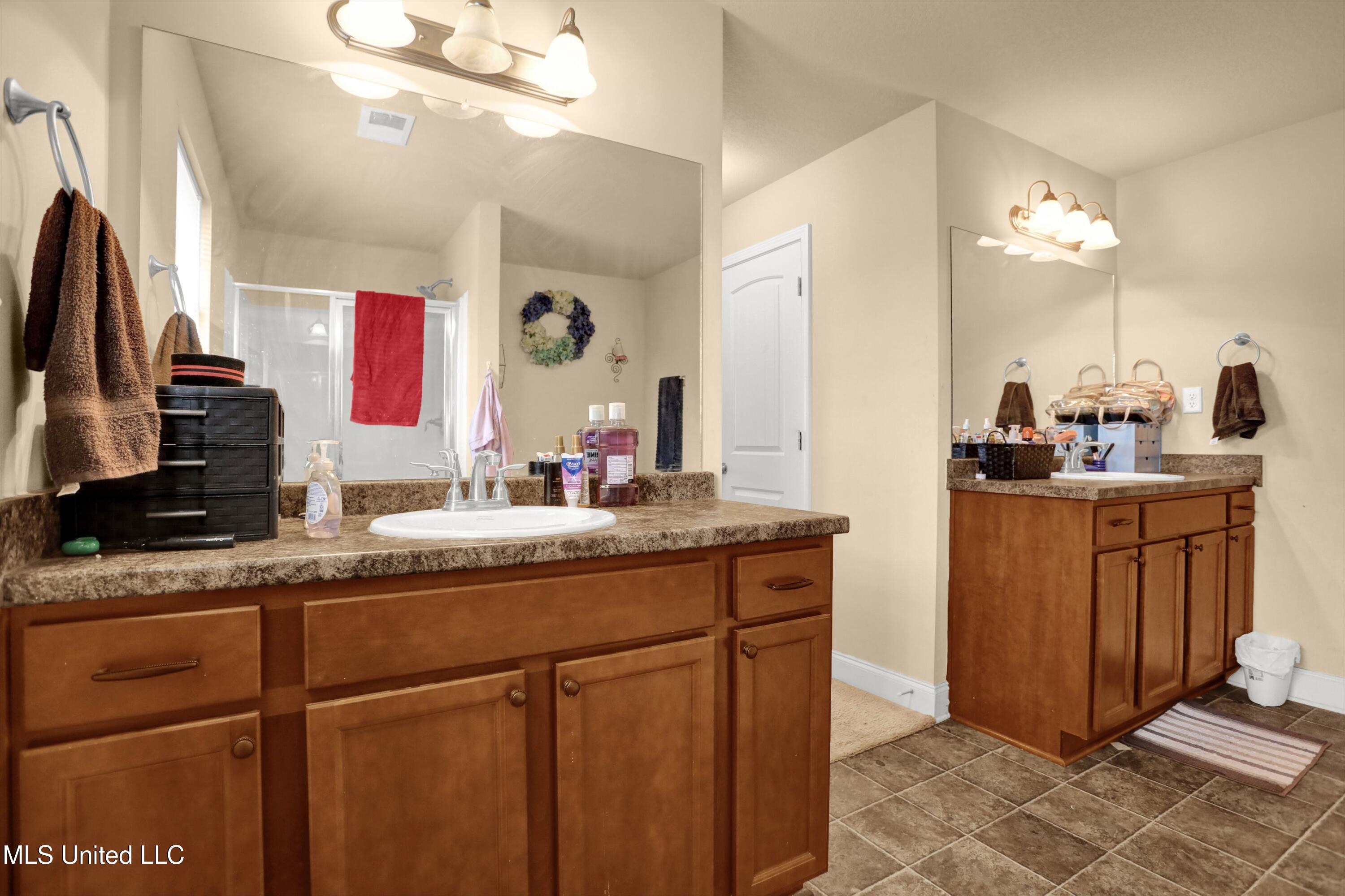 8699 N Courtly Circle Property Photo 9