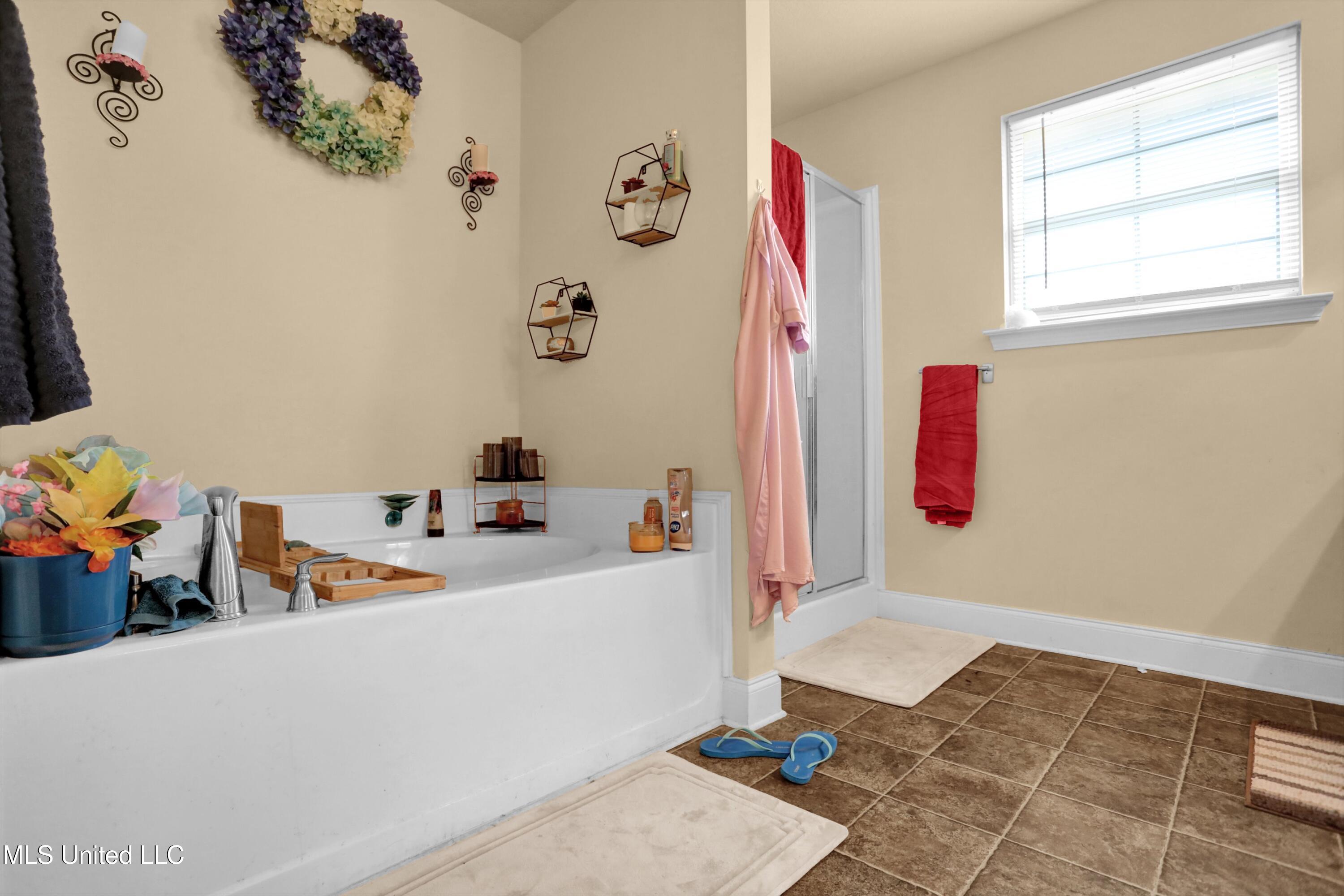 8699 N Courtly Circle Property Photo 10