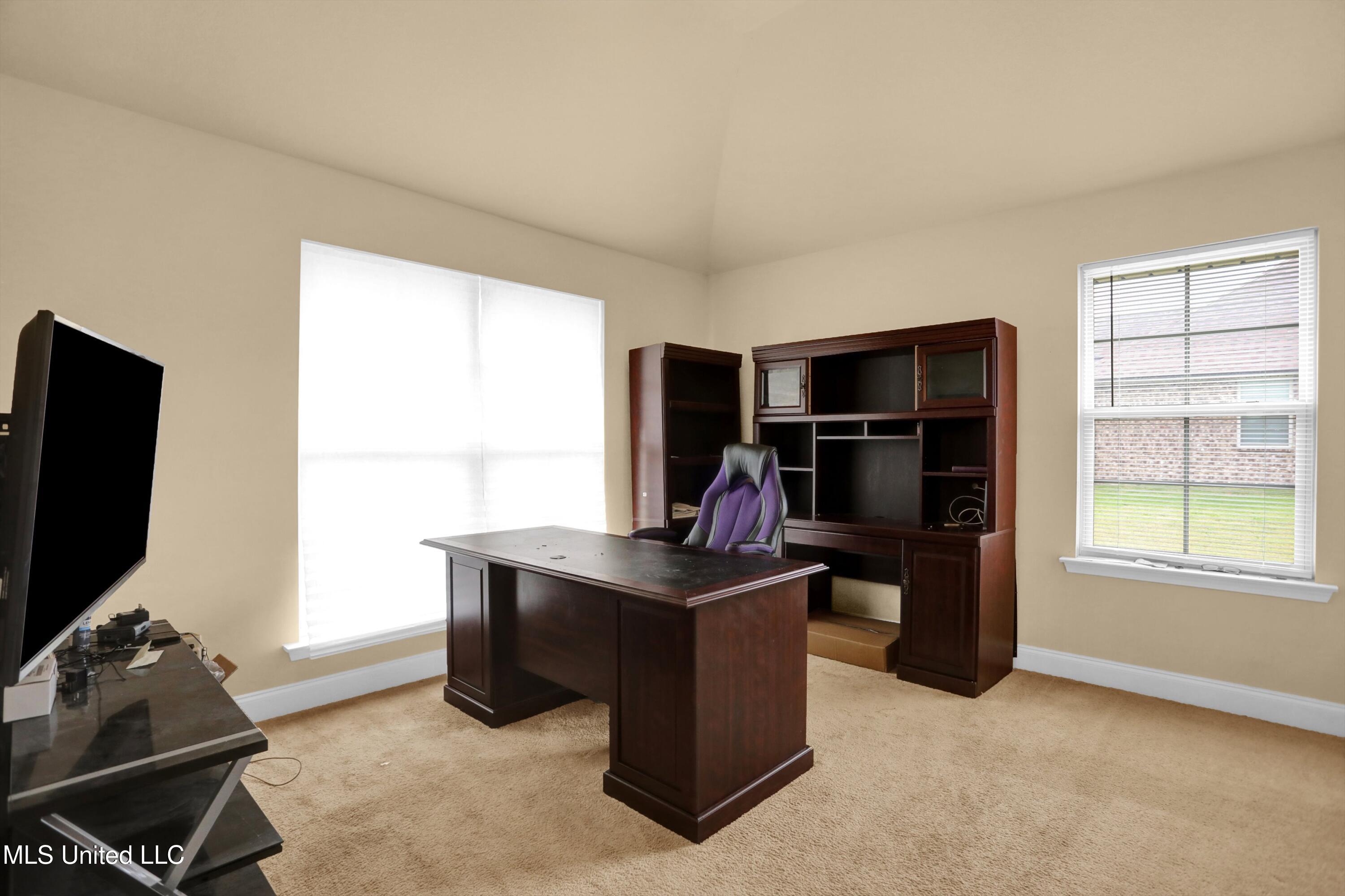 8699 N Courtly Circle Property Photo 16