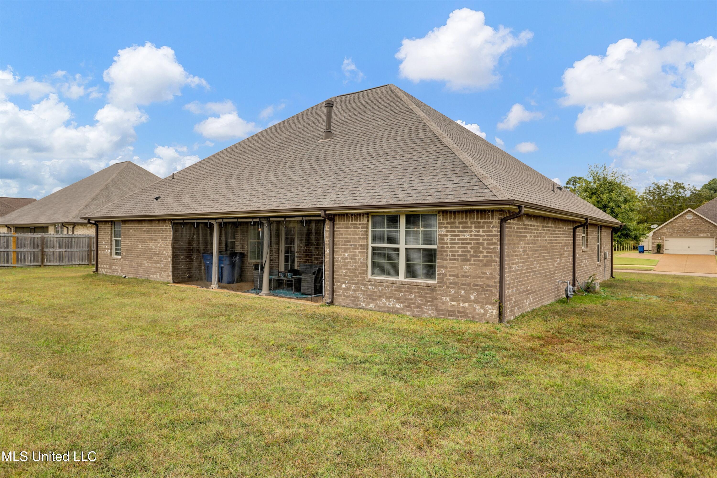 8699 N Courtly Circle Property Photo 18