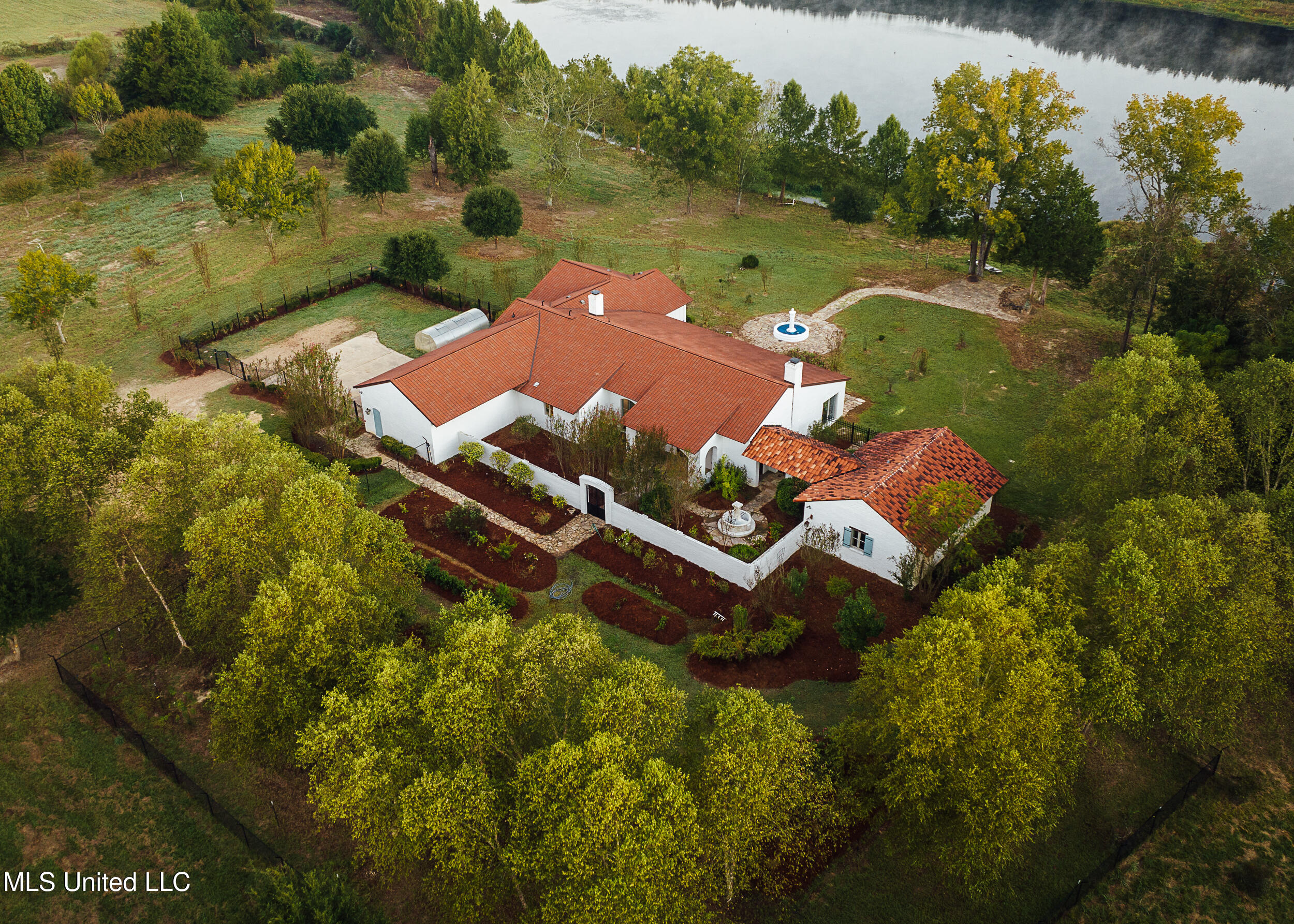 11657 Vaughan Road Property Photo 9