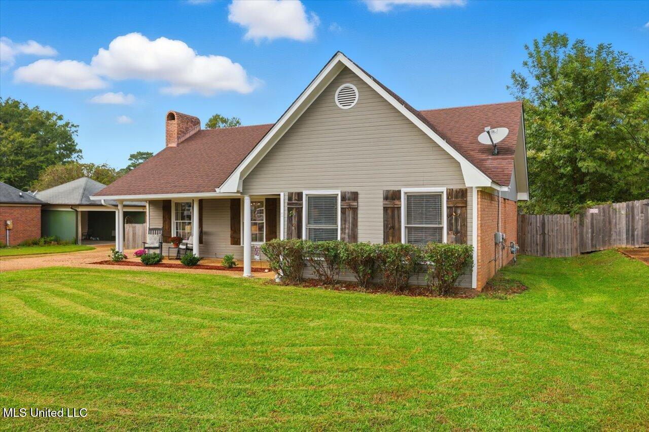 413 Olympic Drive Property Photo 2