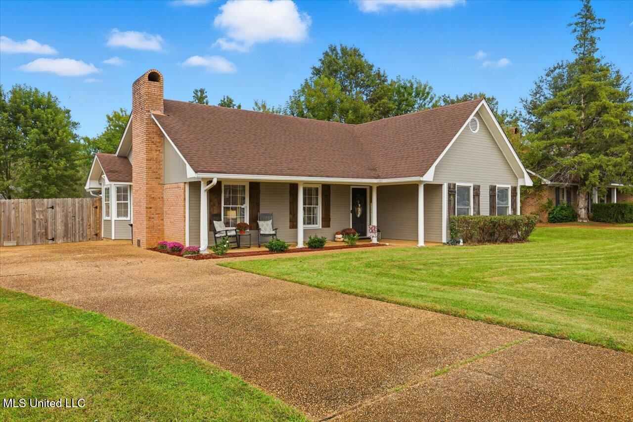 413 Olympic Drive Property Photo 3