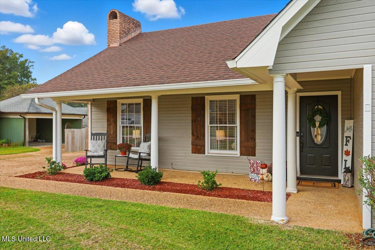 413 Olympic Drive Property Photo 4