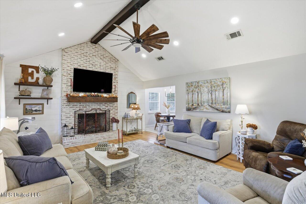 413 Olympic Drive Property Photo 5