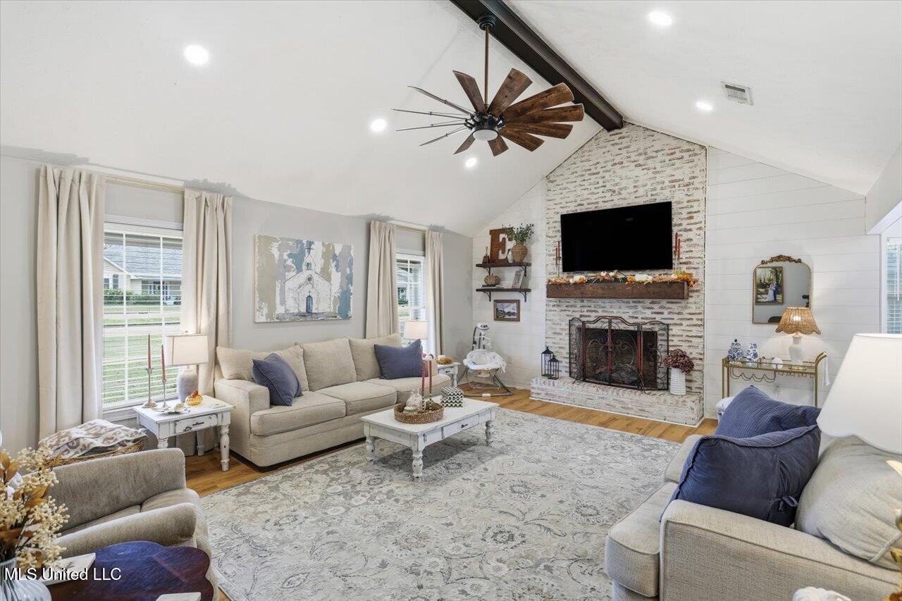 413 Olympic Drive Property Photo 6