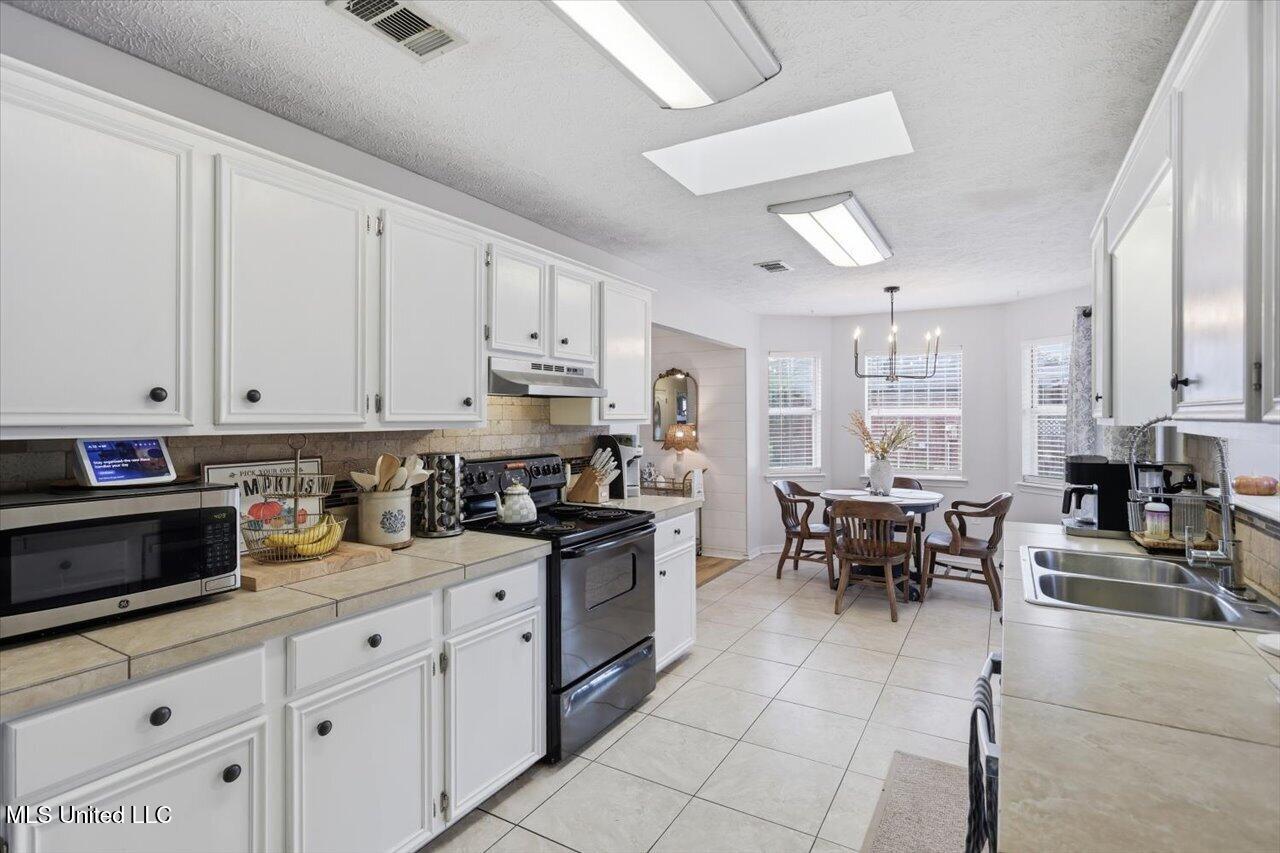 413 Olympic Drive Property Photo 11