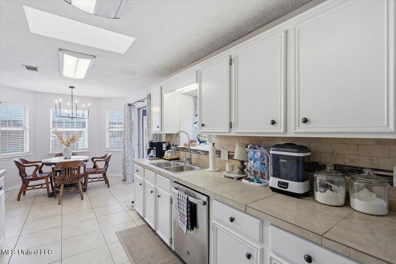 413 Olympic Drive Property Photo 12