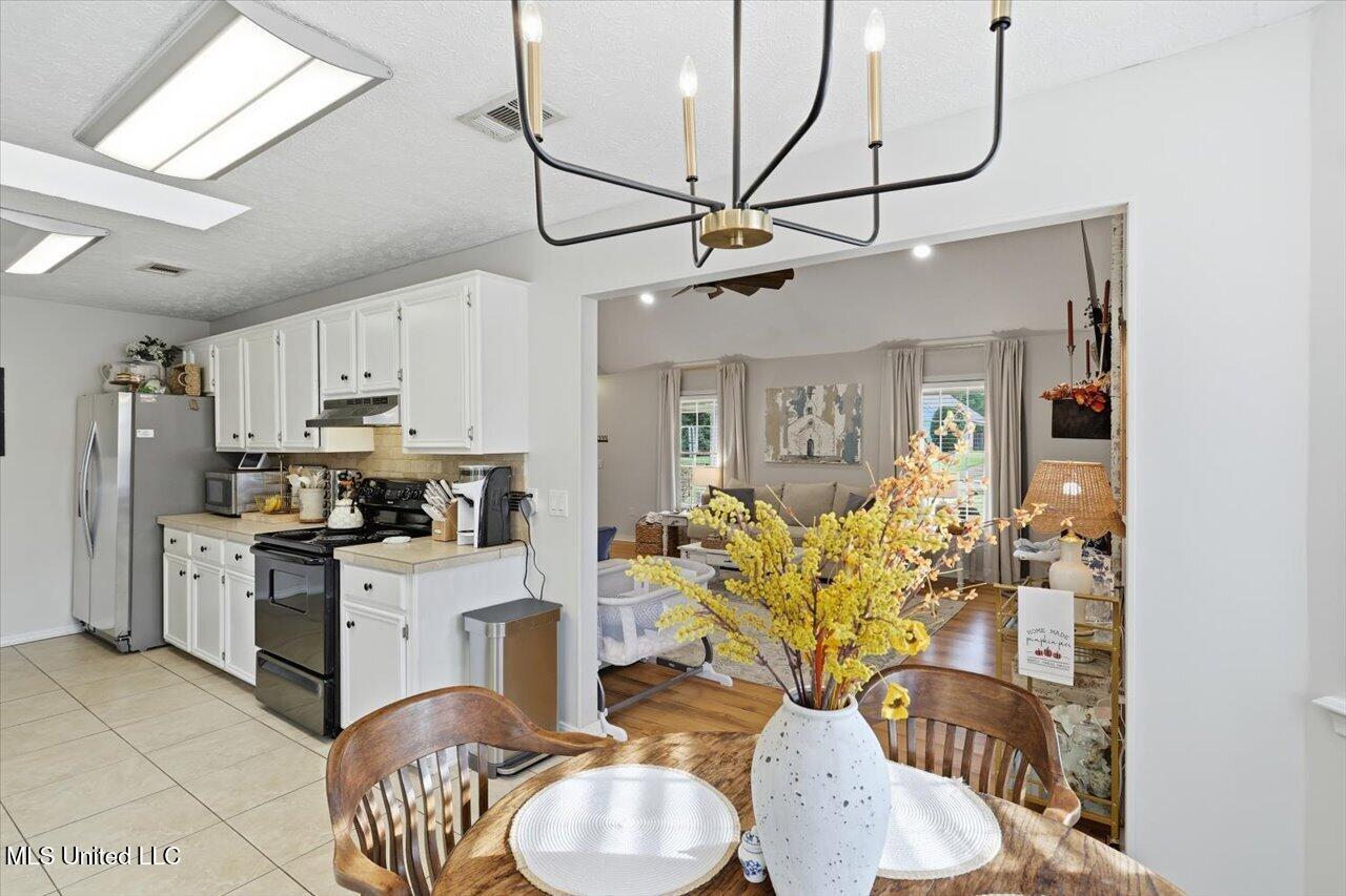 413 Olympic Drive Property Photo 14