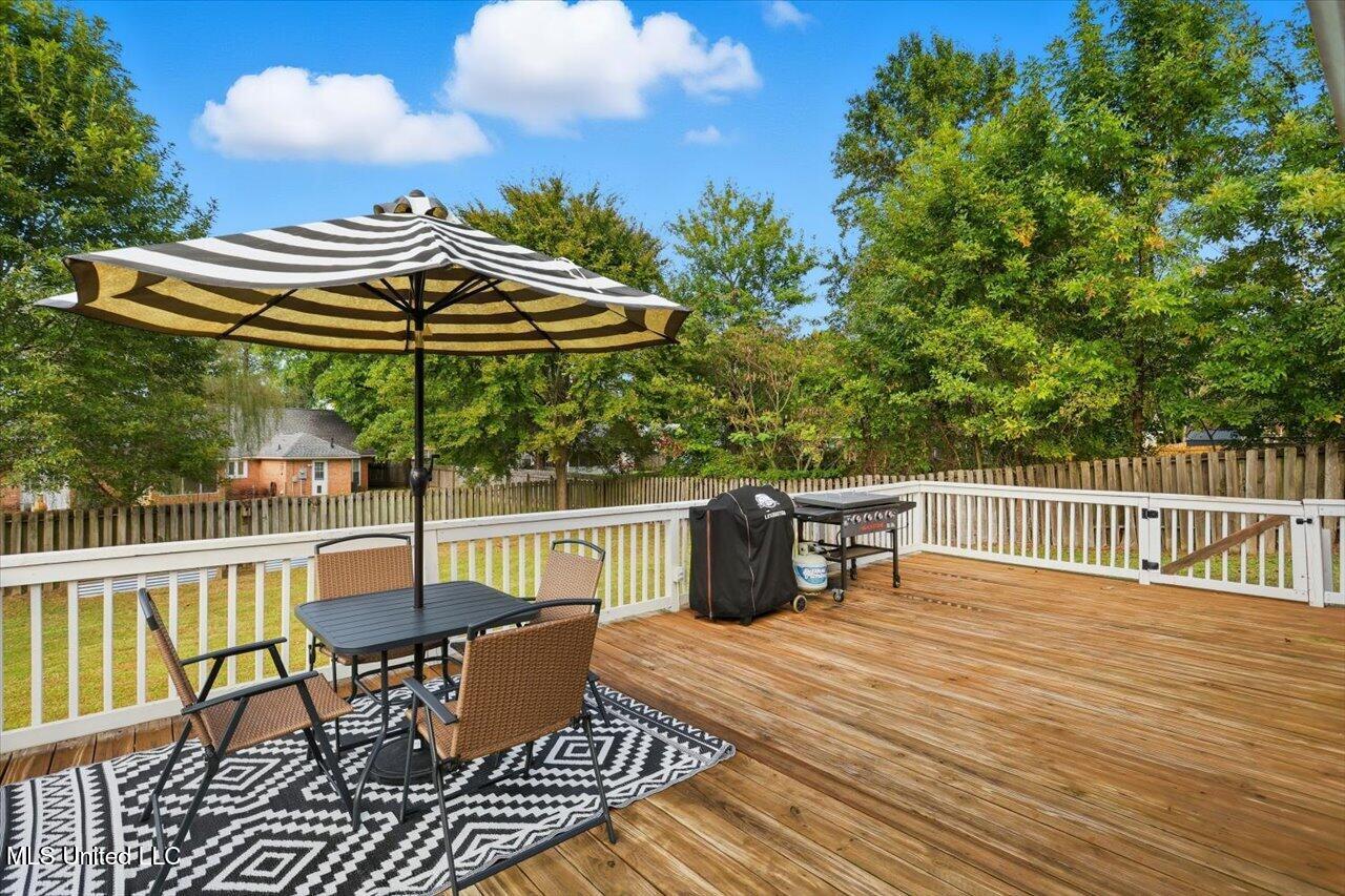 413 Olympic Drive Property Photo 28