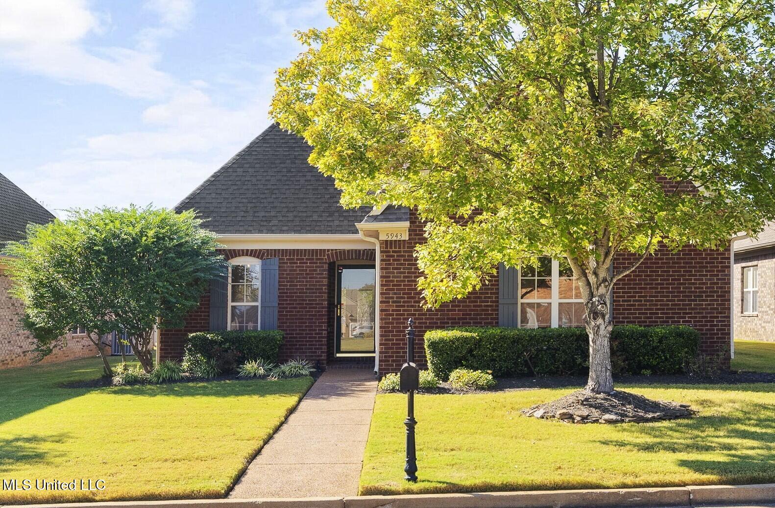 5943 Savannah Crossing Property Photo 1