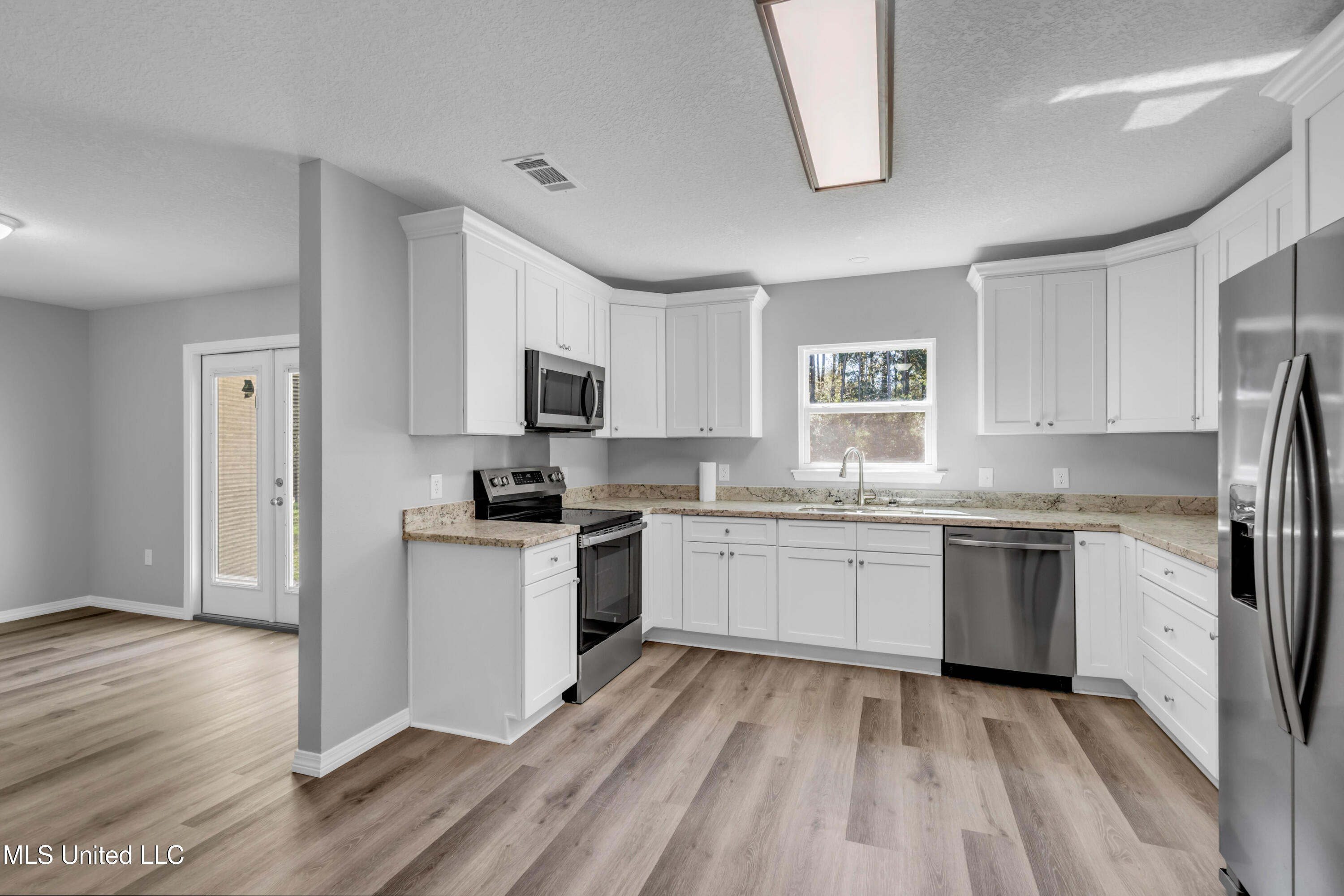 3516 Raintree Drive Property Photo 10