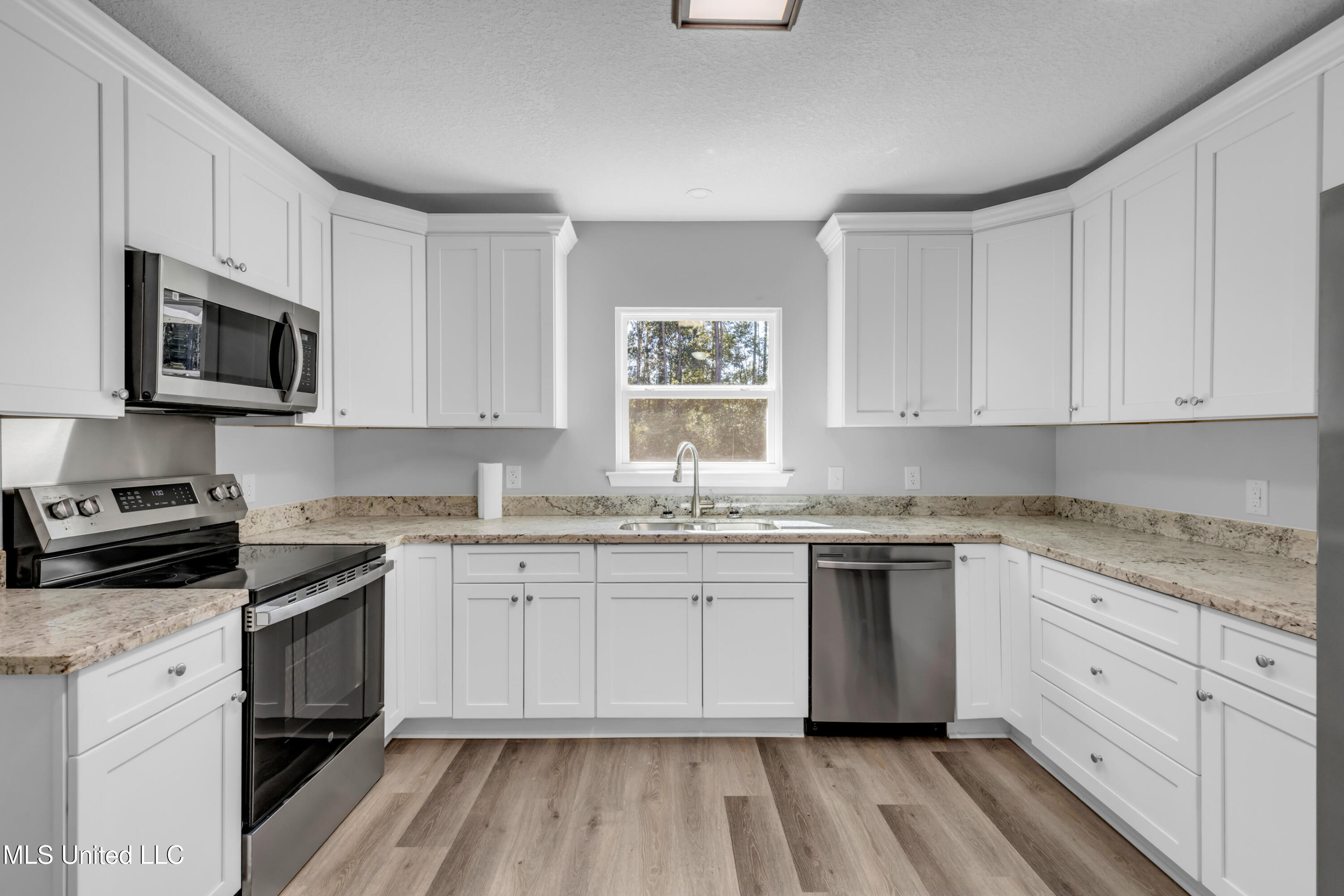 3516 Raintree Drive Property Photo 11