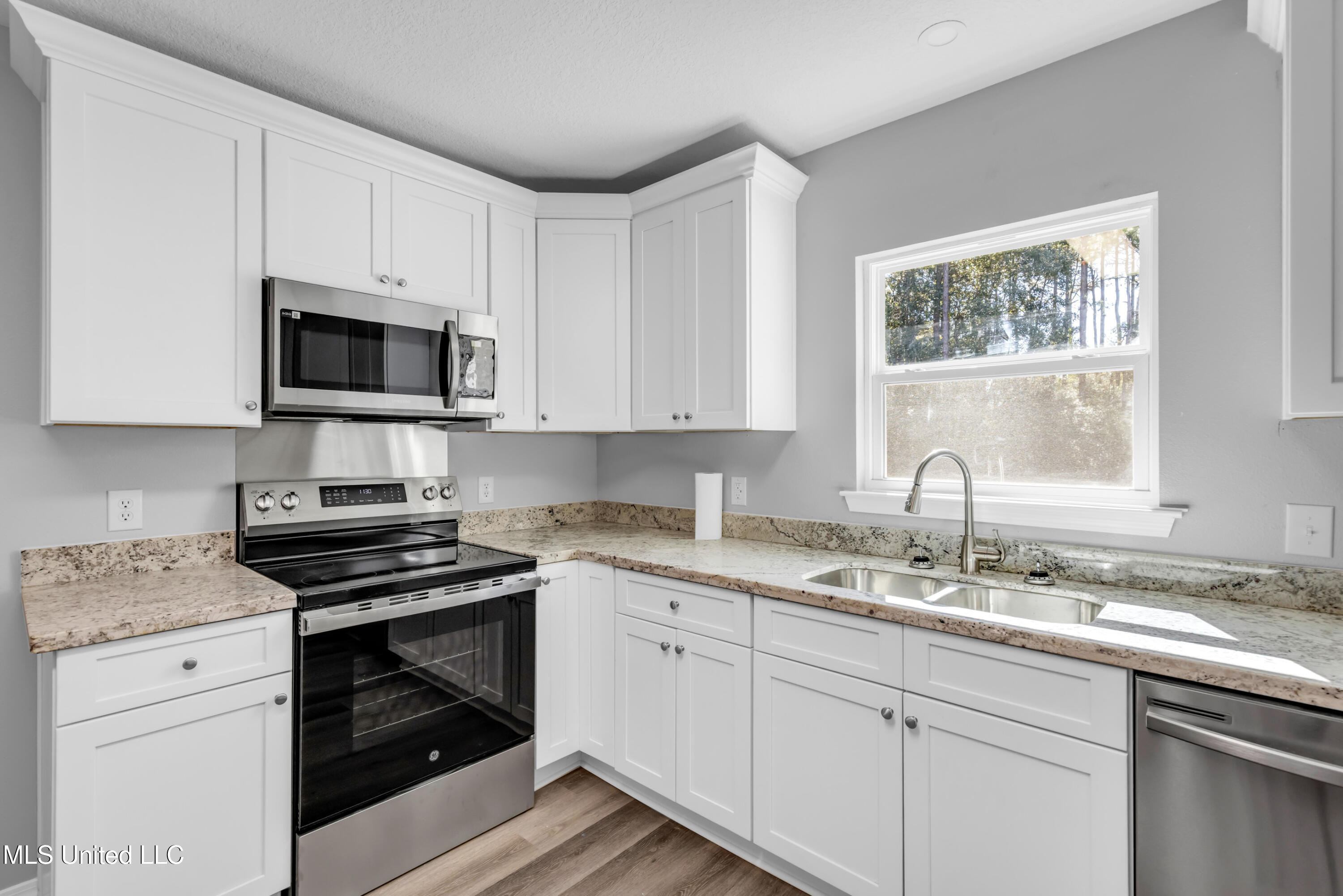 3516 Raintree Drive Property Photo 12