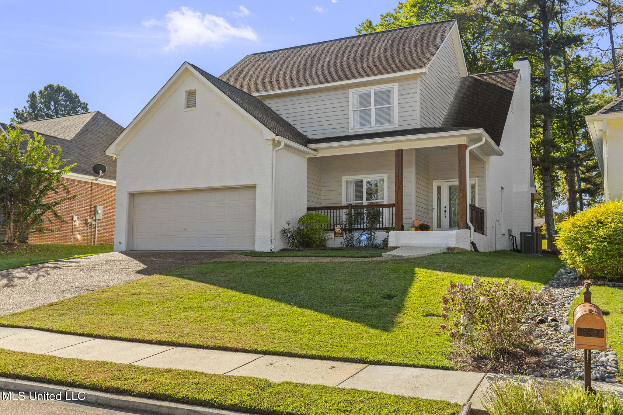 889 N Deerfield Drive Property Photo 1