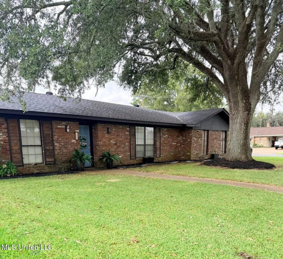 169 Lee Avenue Property Photo 1