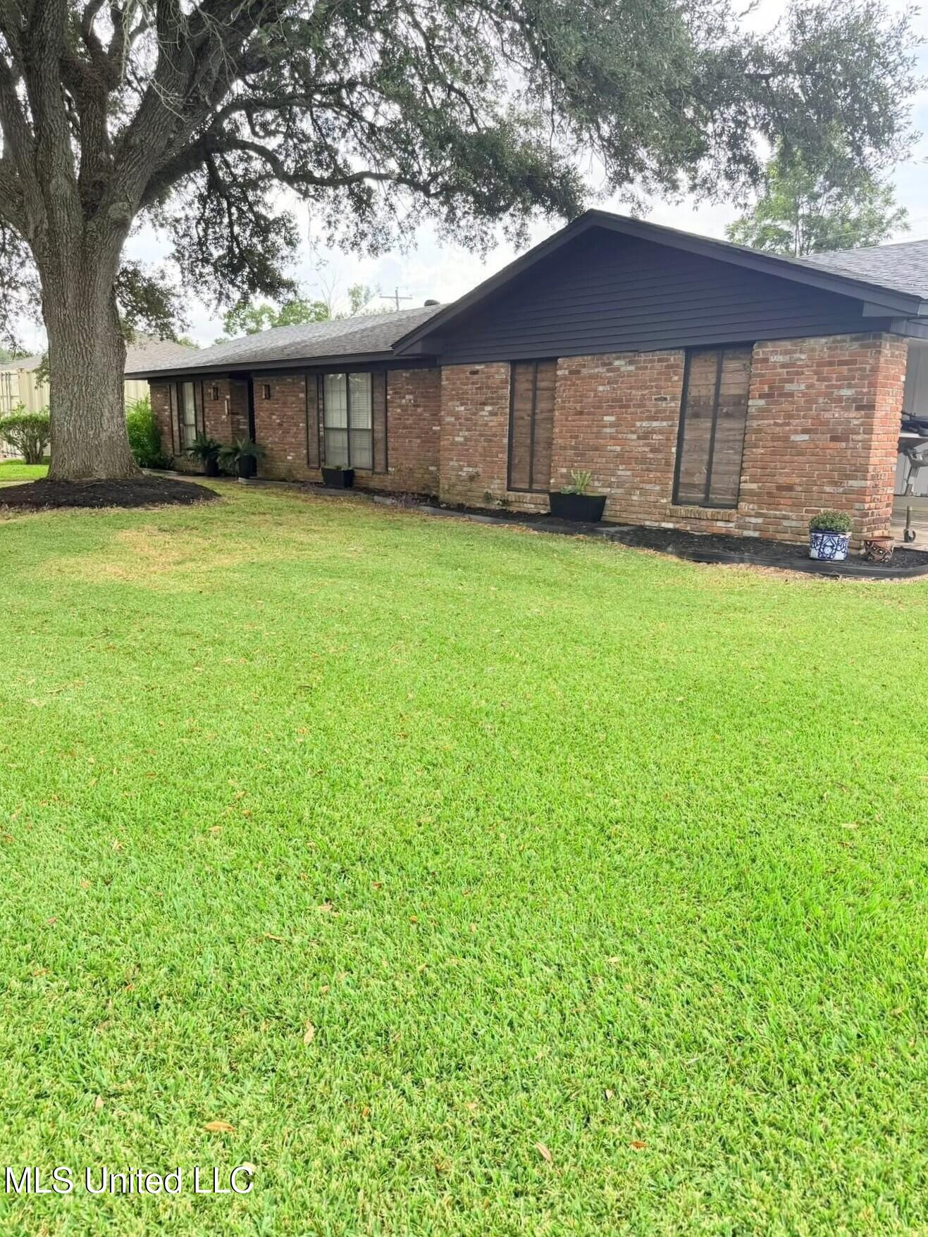 169 Lee Avenue Property Photo 2