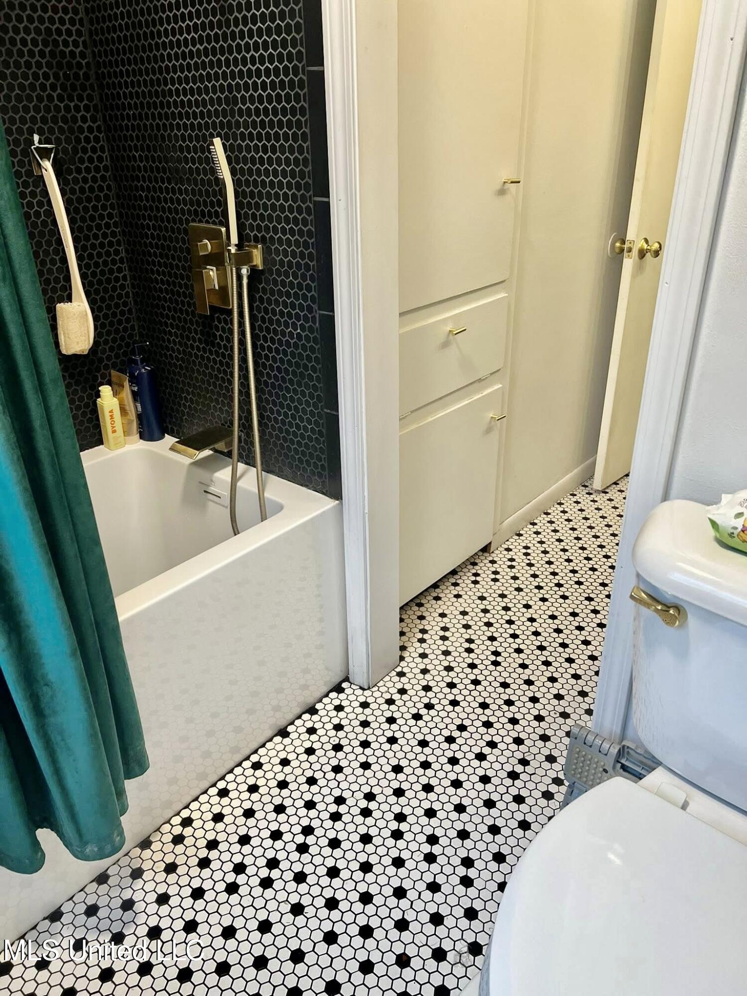 169 Lee Avenue Property Photo 12