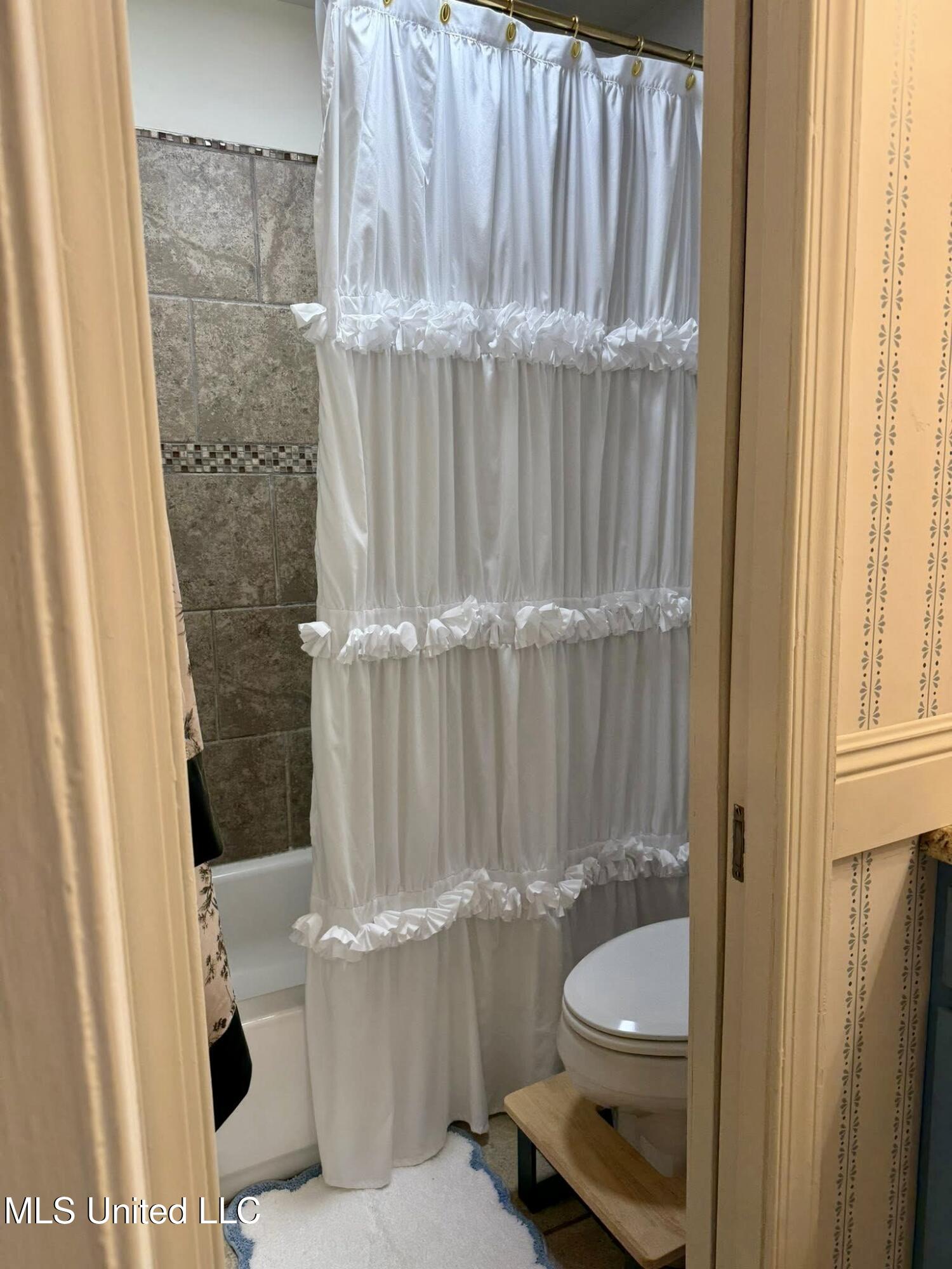 169 Lee Avenue Property Photo 18