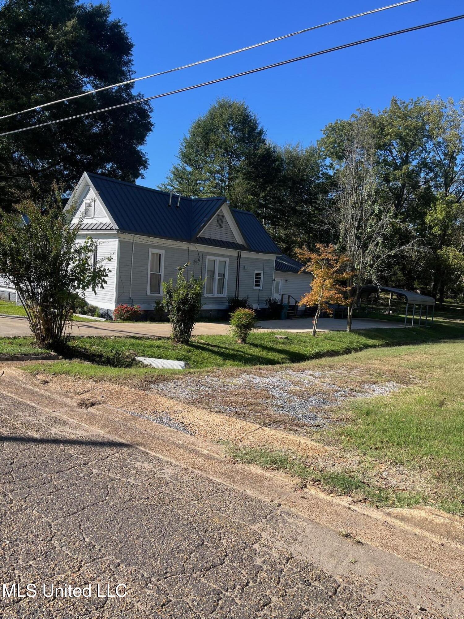 104 Hightower Street Property Photo 3