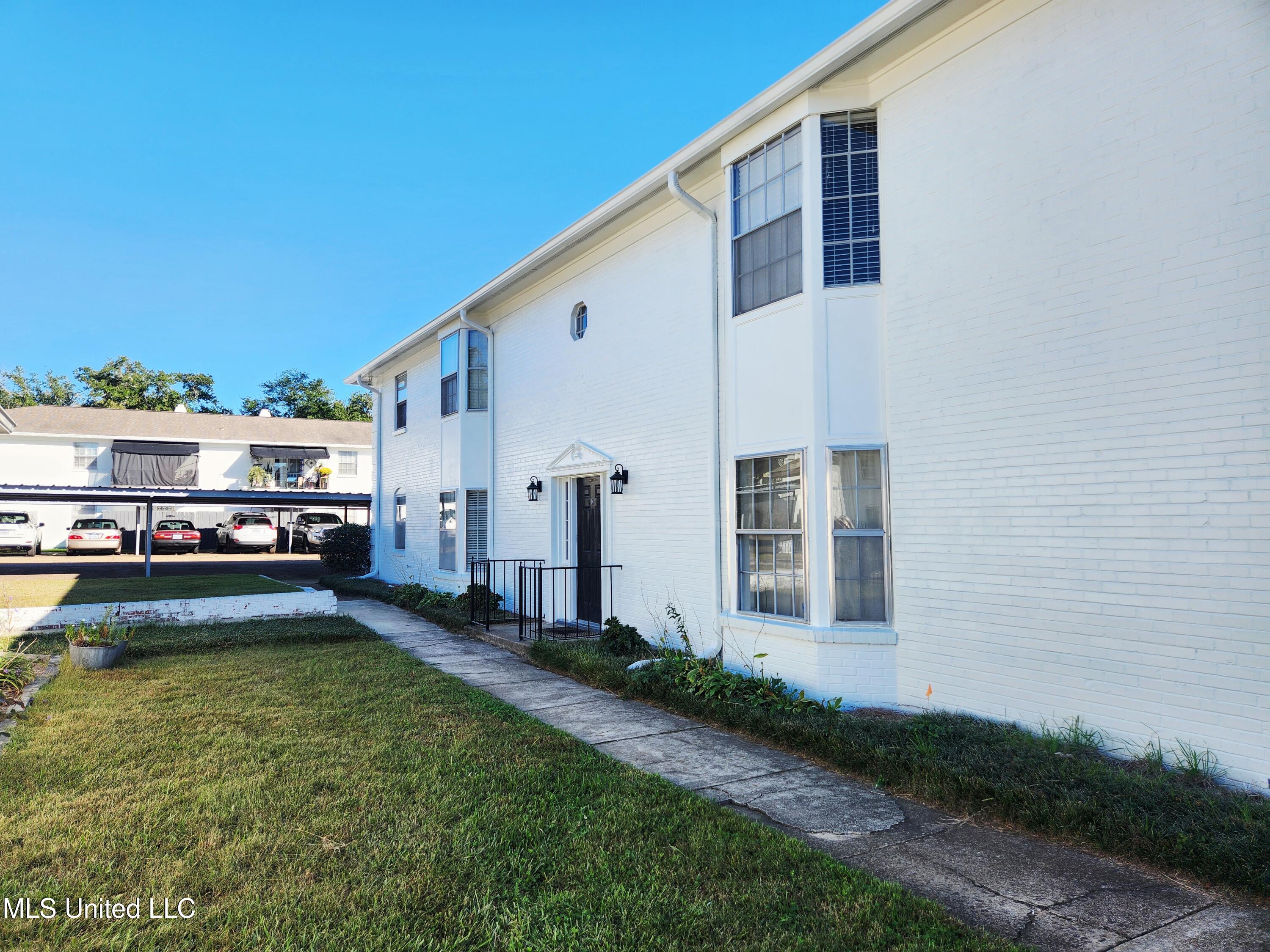 5025 Wayneland Drive Property Photo 2