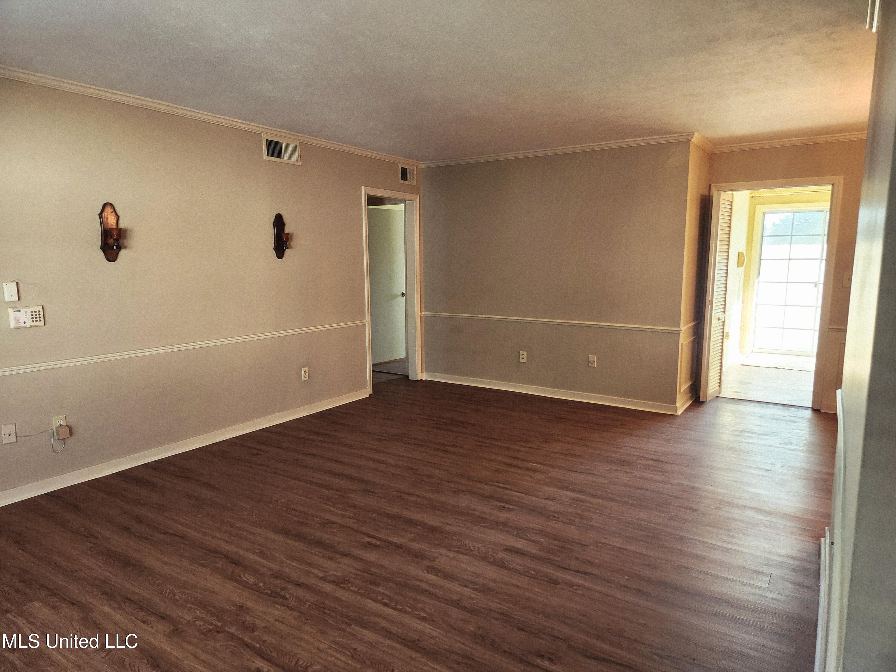 5025 Wayneland Drive Property Photo 4