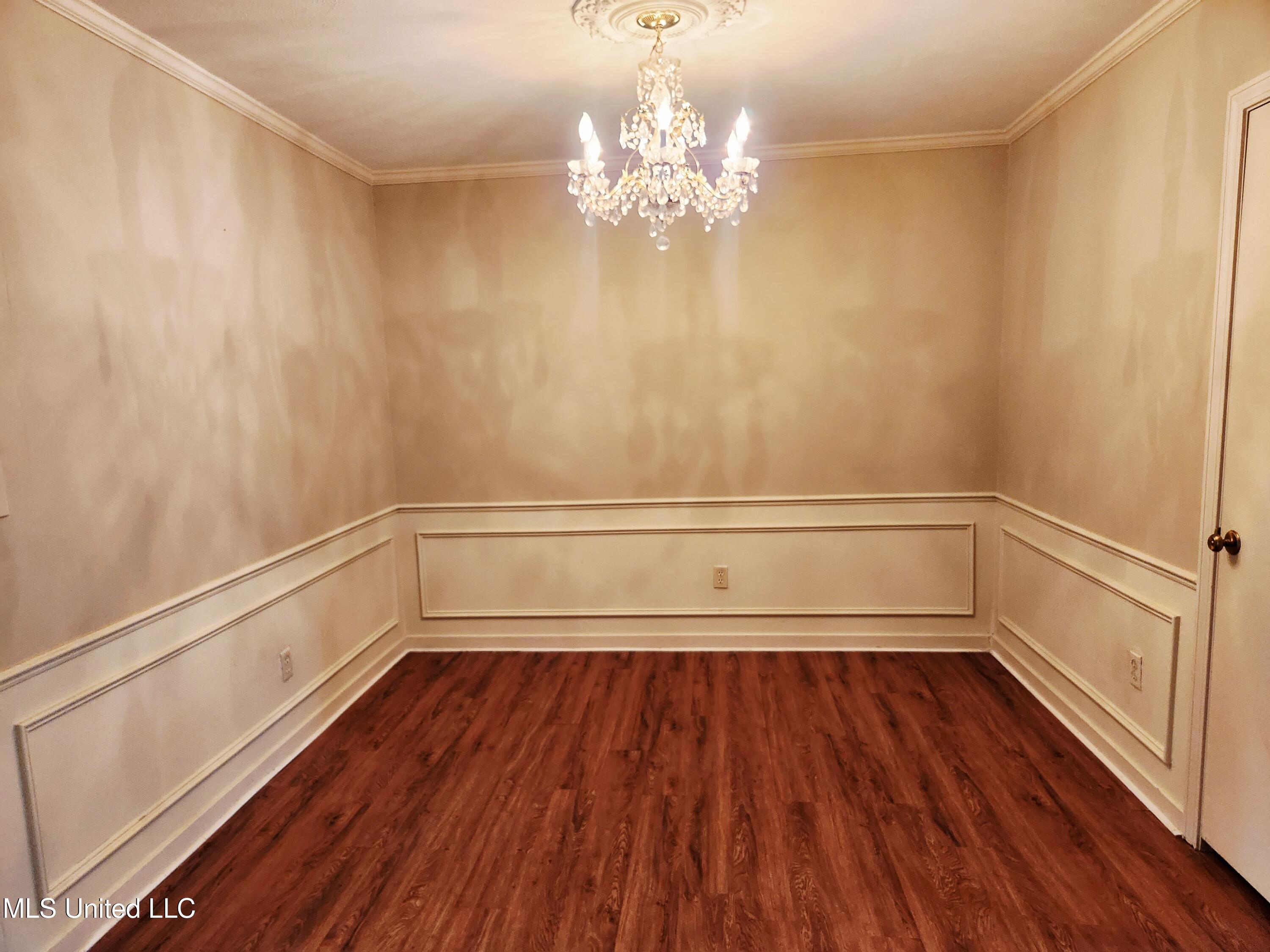 5025 Wayneland Drive Property Photo 6