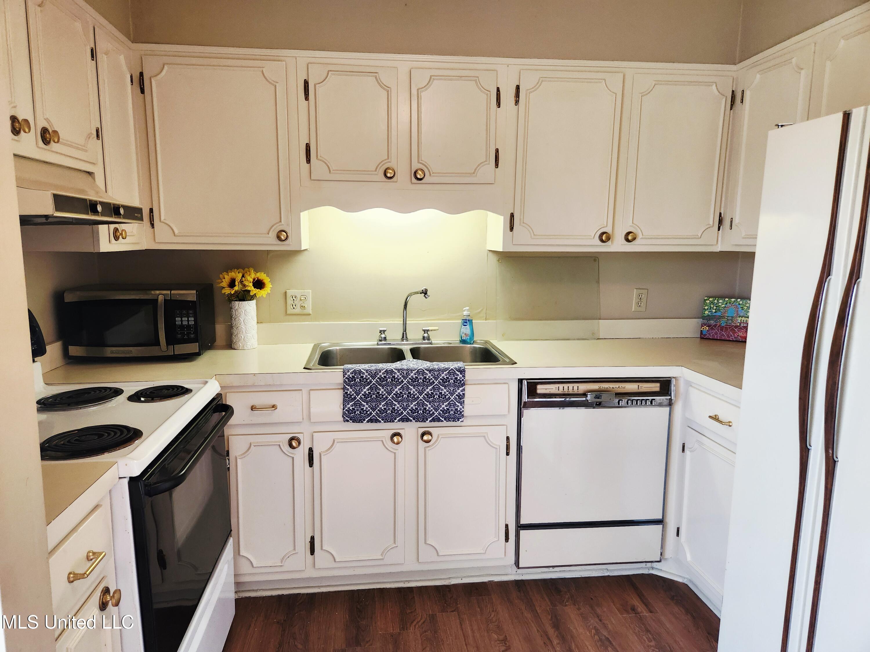 5025 Wayneland Drive Property Photo 8