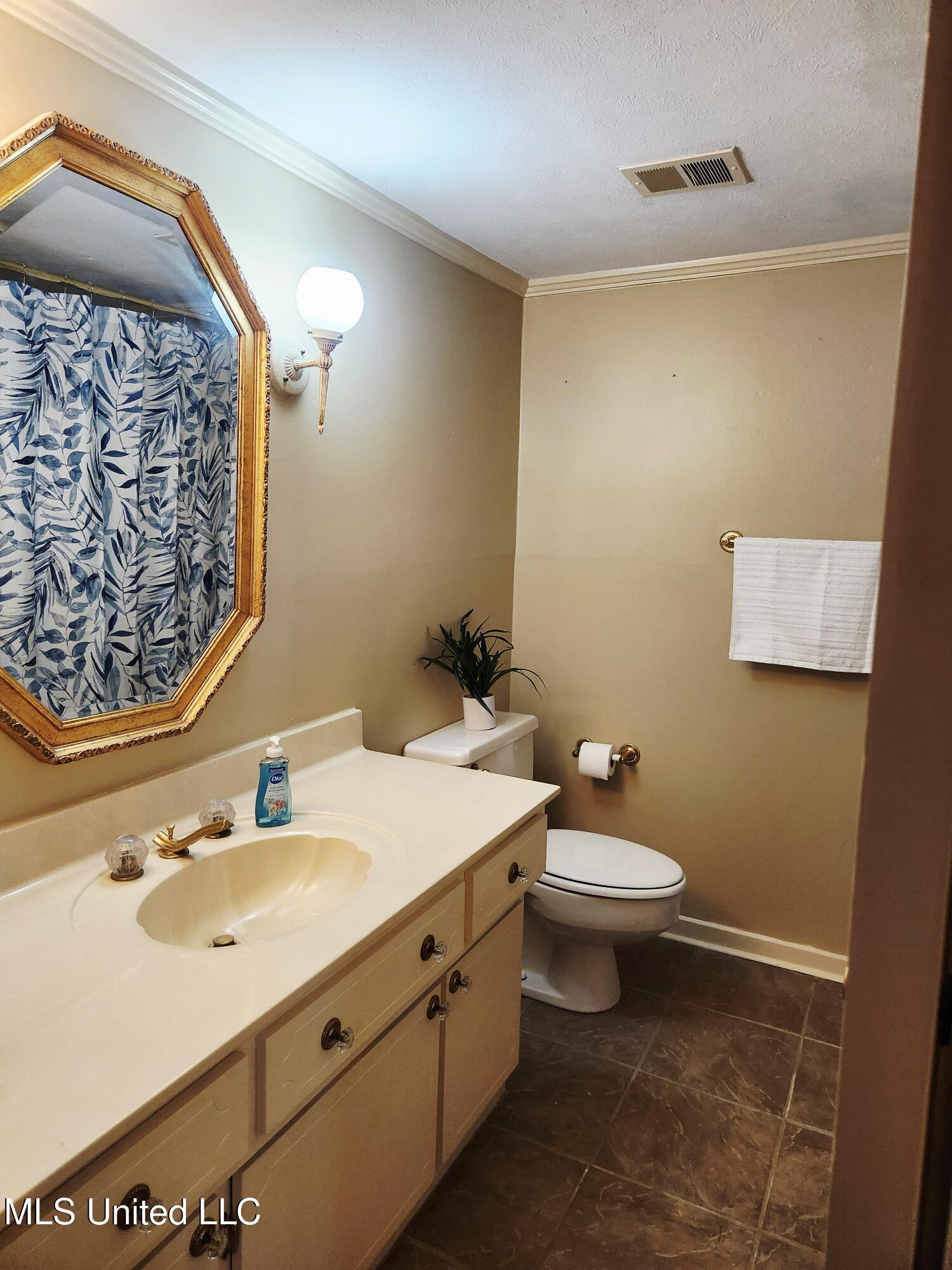 5025 Wayneland Drive Property Photo 12